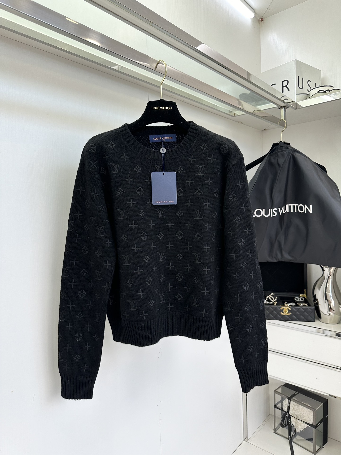 Louis Vuitton Cashmere Embroidered Sweater - Elegant & Luxurious Knitwear 7 i1756425417 632 5