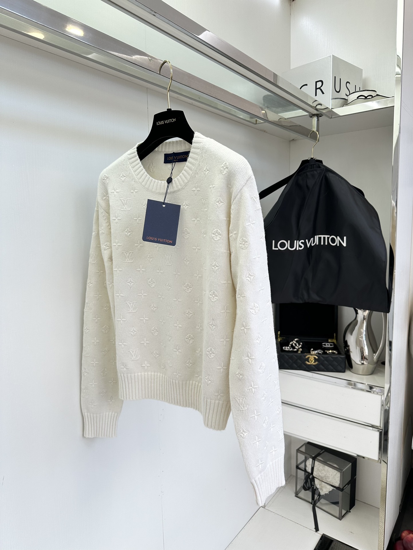 Louis Vuitton Cashmere Embroidered Sweater - Elegant & Luxurious Knitwear 4 i1756425417 7070 2
