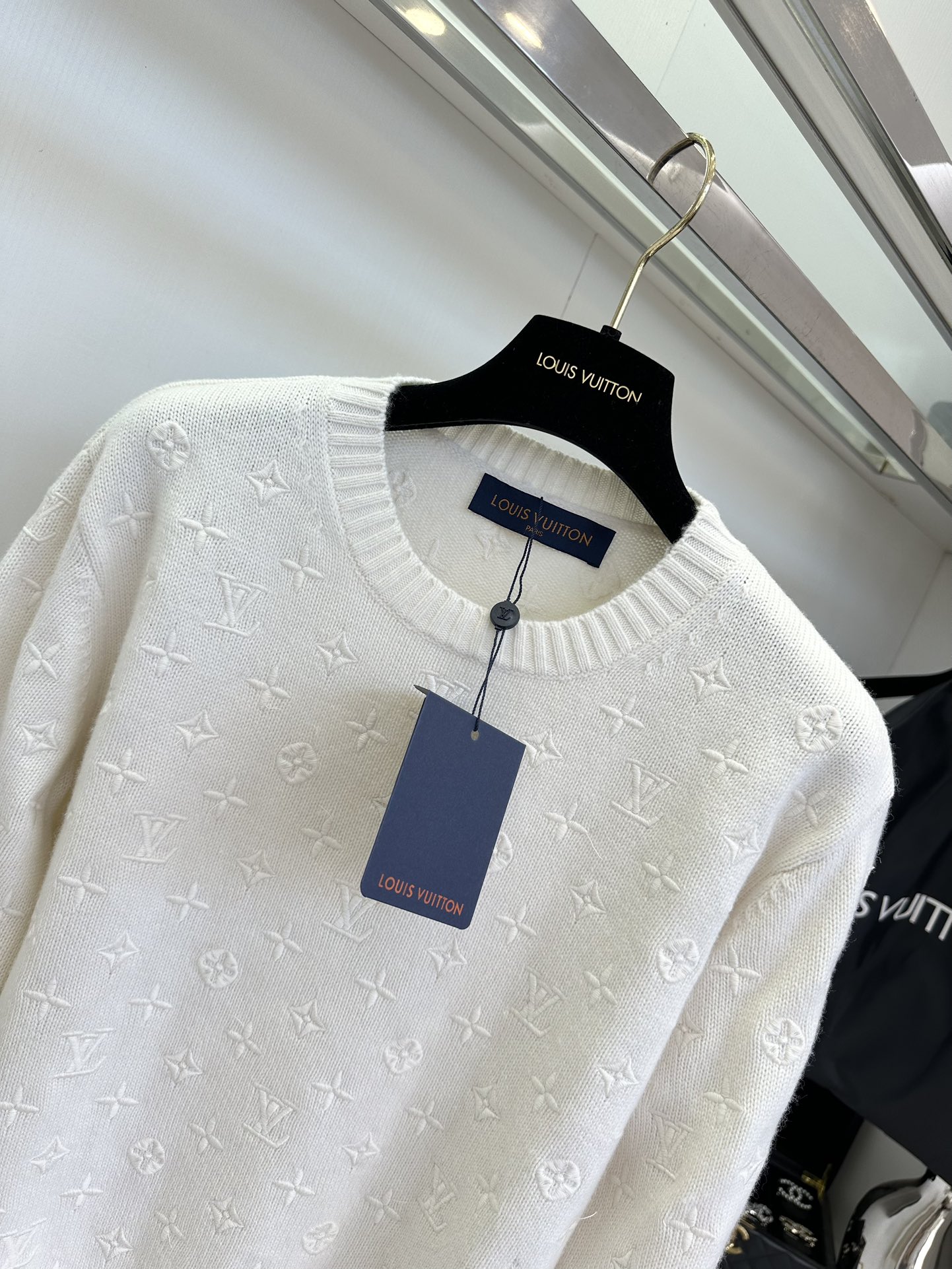 Louis Vuitton Cashmere Embroidered Sweater - Elegant & Luxurious Knitwear 6 i1756425417 9769 4