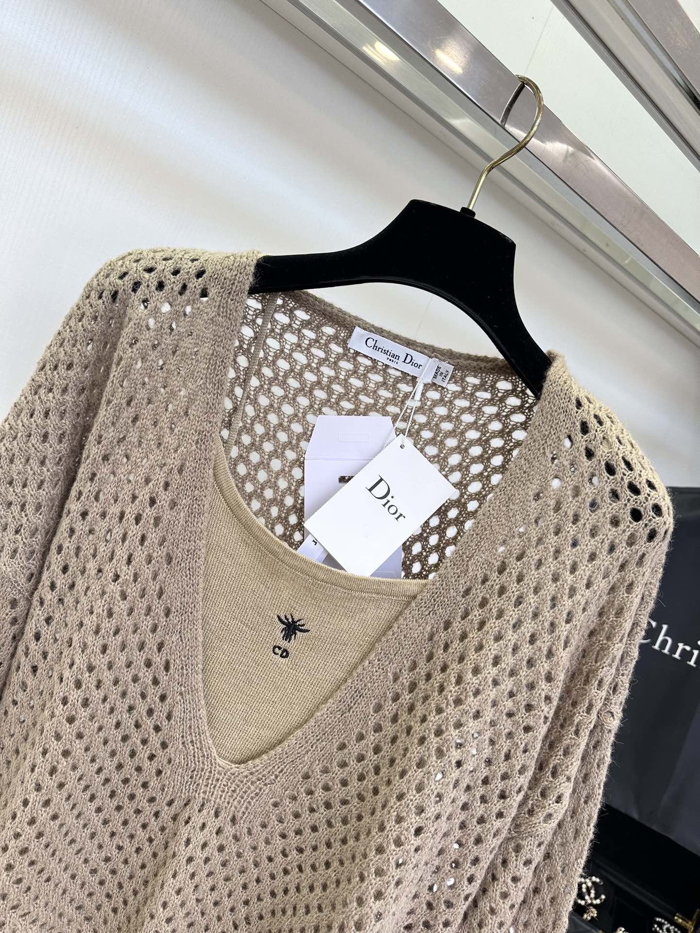 Dior Two-Piece Wool Knit Set: Stylish Layered Fashion 5 i1756428449 2101 3