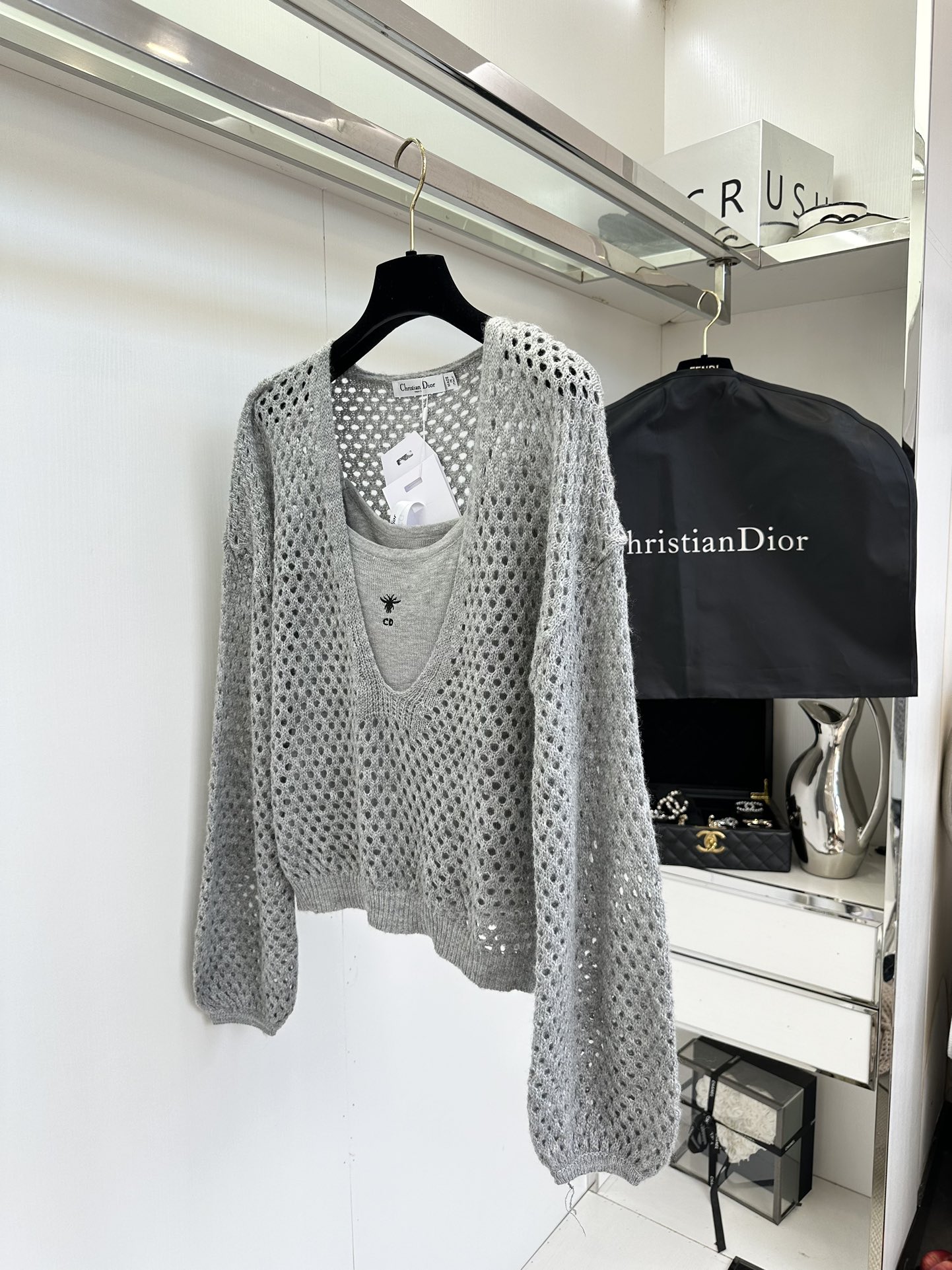 Dior Two-Piece Wool Knit Set: Stylish Layered Fashion 8 i1756428449 4550 6