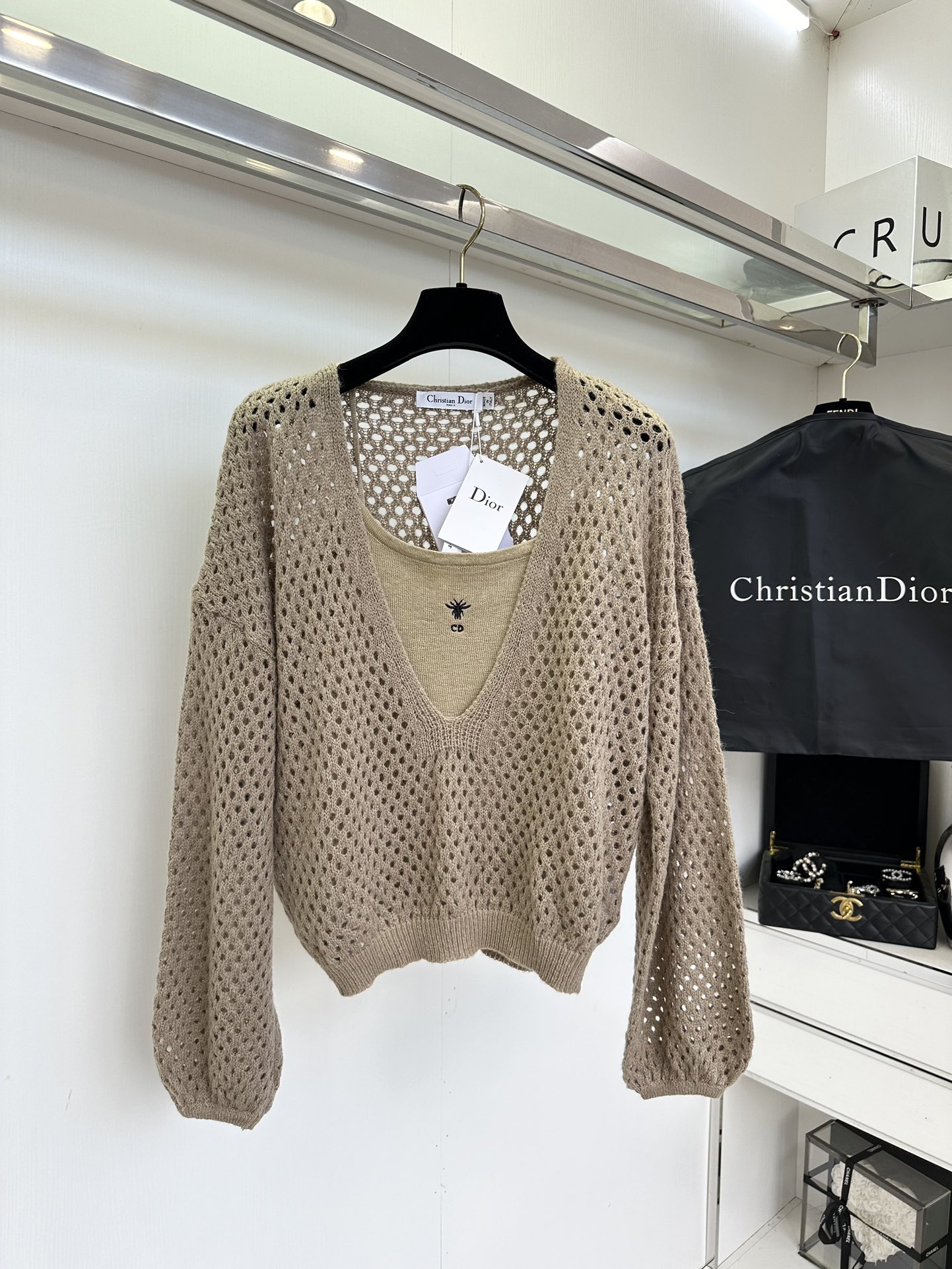 Dior Two-Piece Wool Knit Set: Stylish Layered Fashion 2 i1756428449 6060 0