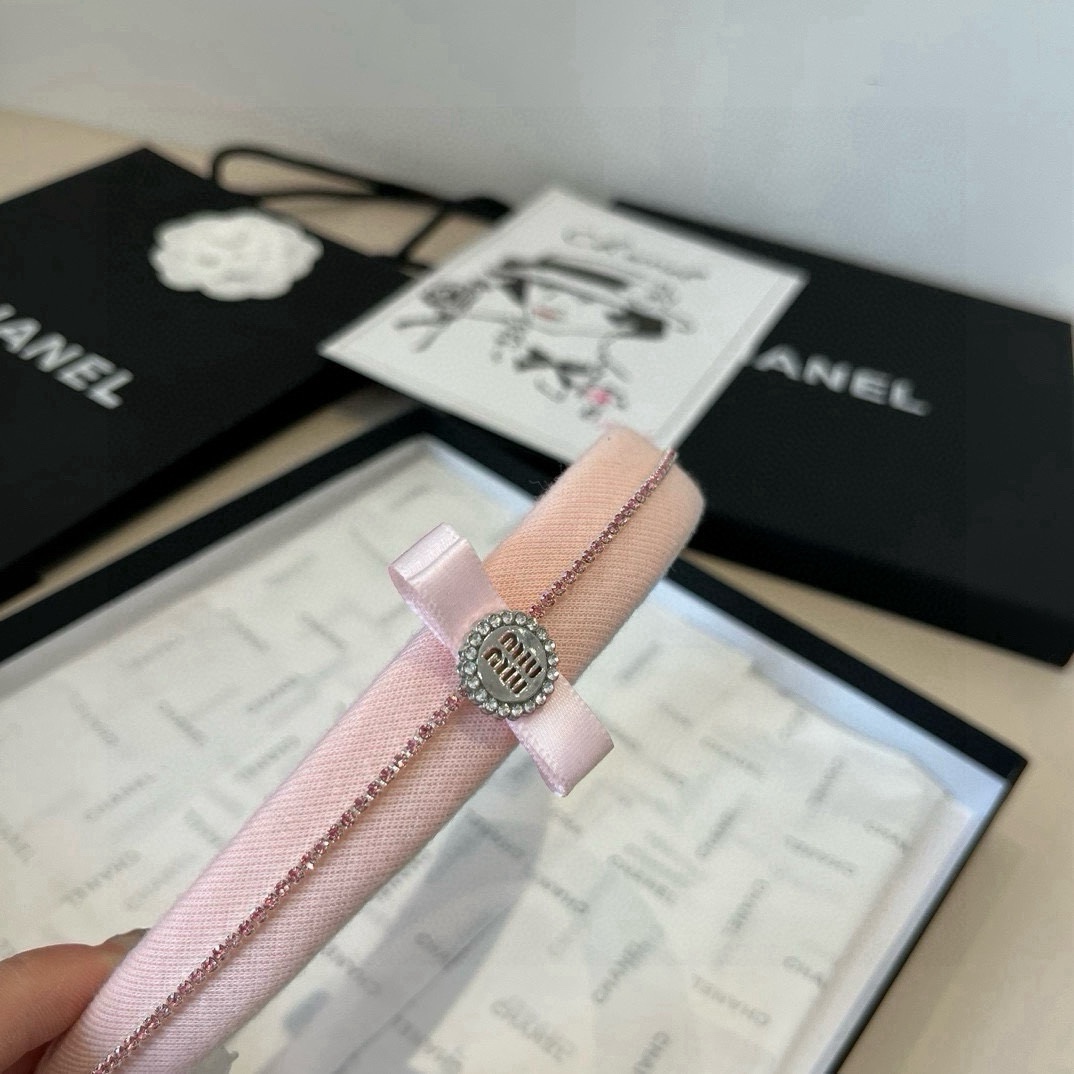 🆕

miumiu缪缪新款发箍