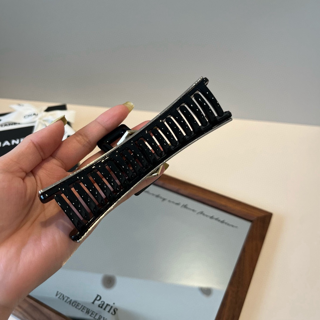 🆕

PRADA普拉达发夹