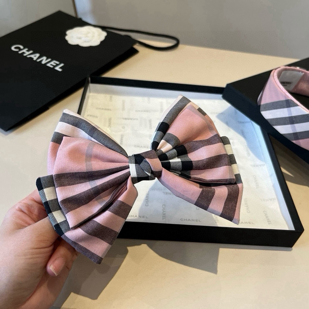 🆕

巴宝莉Burberry新款盒子蝴蝶结🎀顶夹