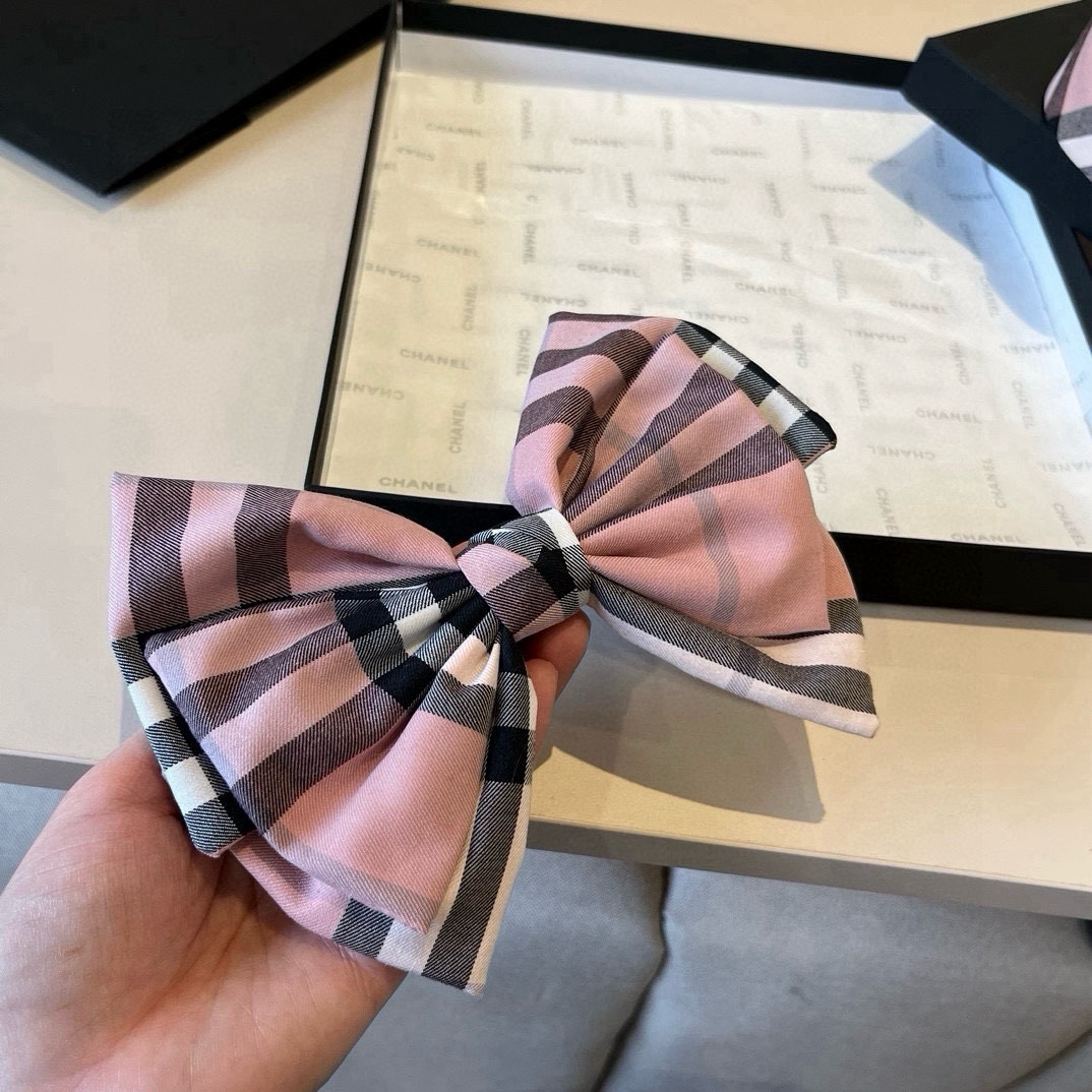 🆕

巴宝莉Burberry新款盒子蝴蝶结🎀顶夹