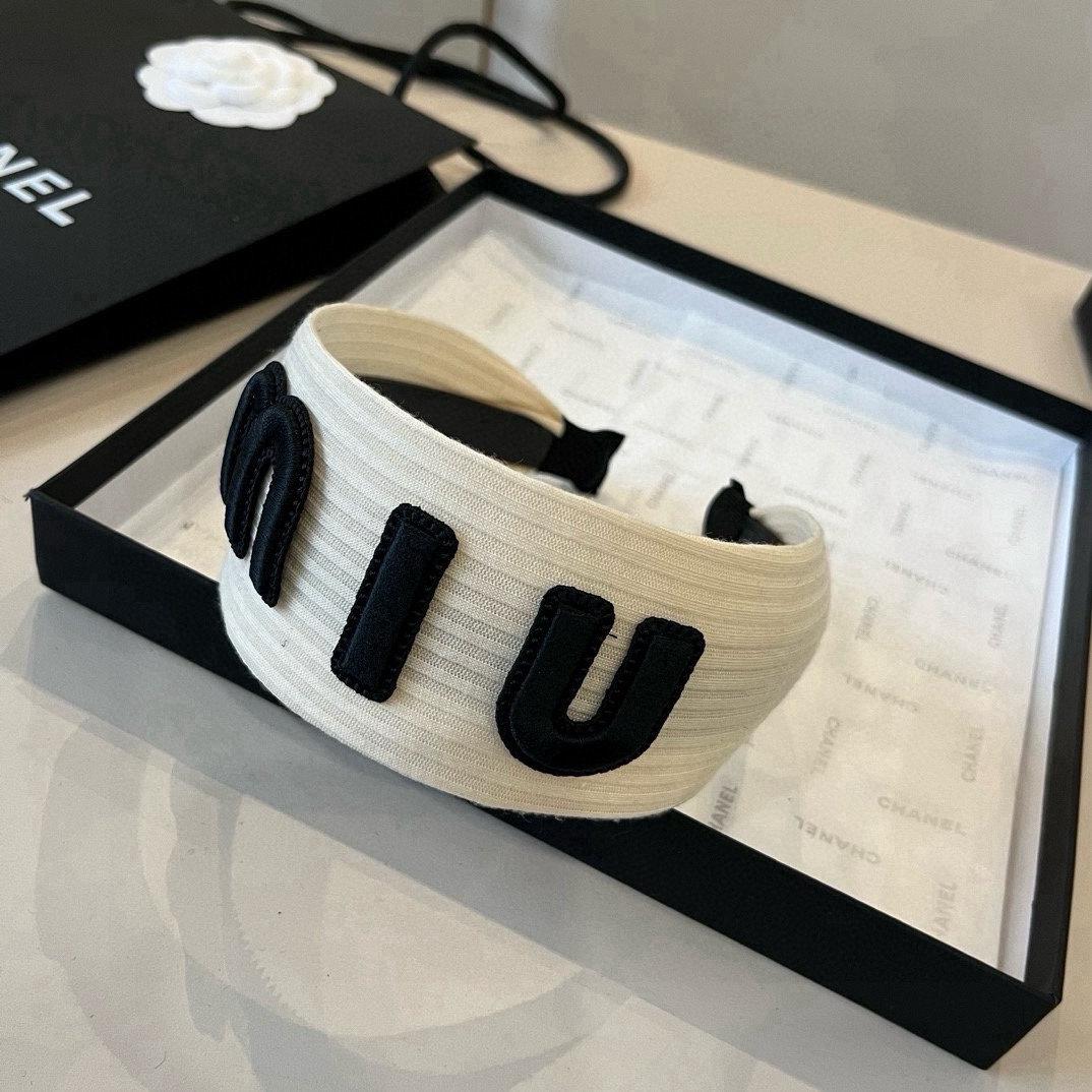 🆕

miumiu缪缪新款发箍