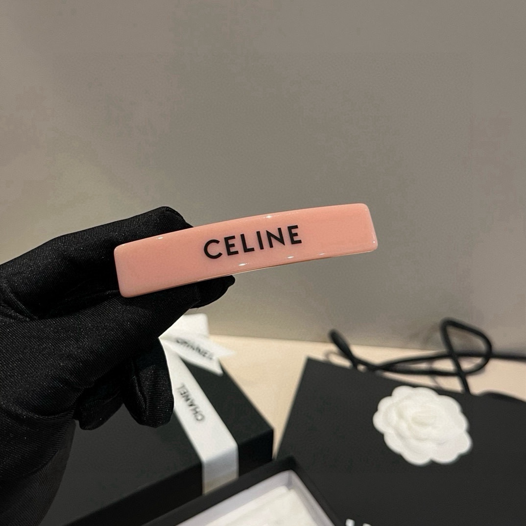 🆕

Celine赛琳新款发夹