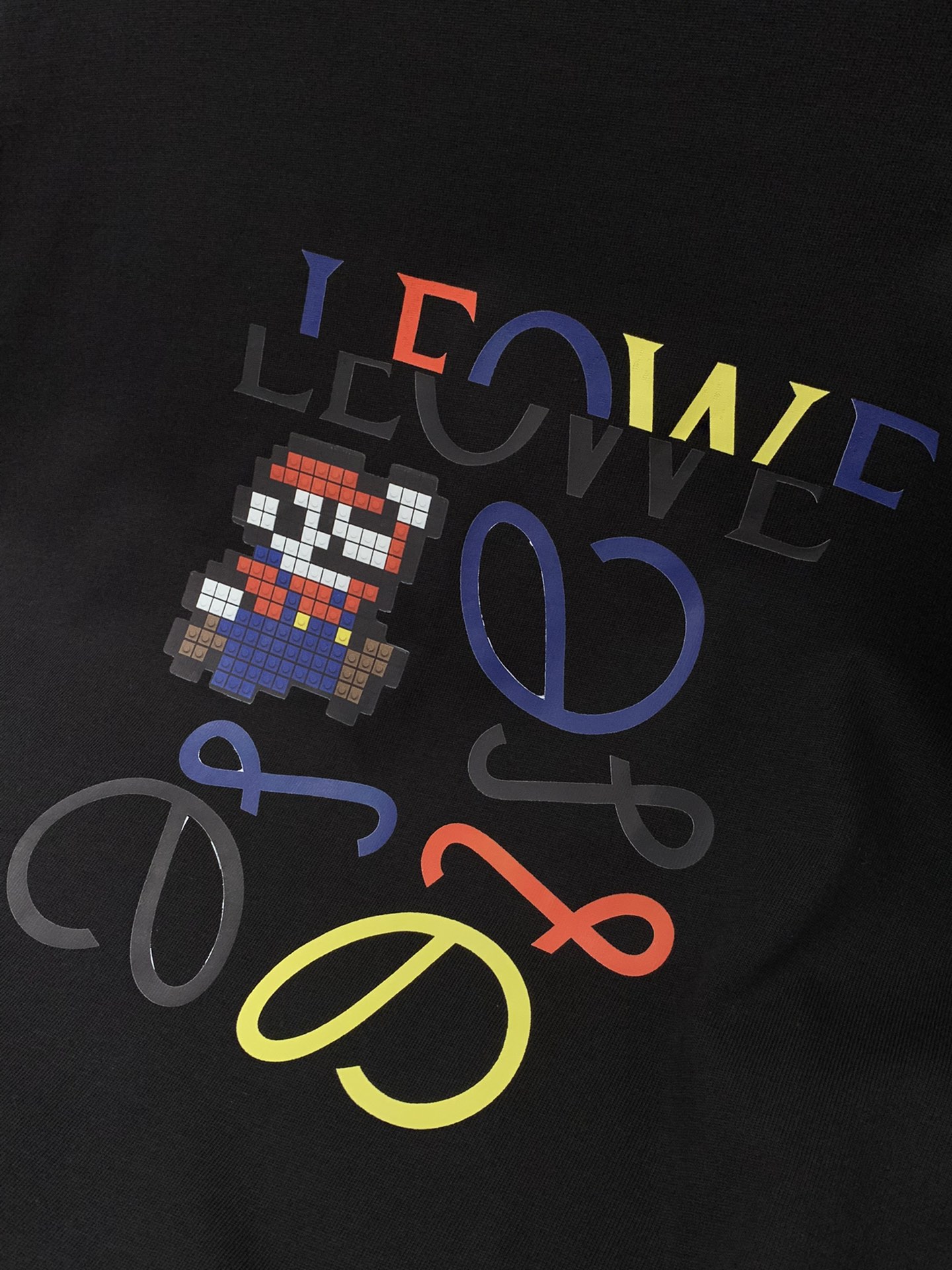 ，Loewe 罗意威，2025秋季最新款，专柜同步有售，原单狠货，时尚休闲圆领长袖T恤，上身很有特点！吸