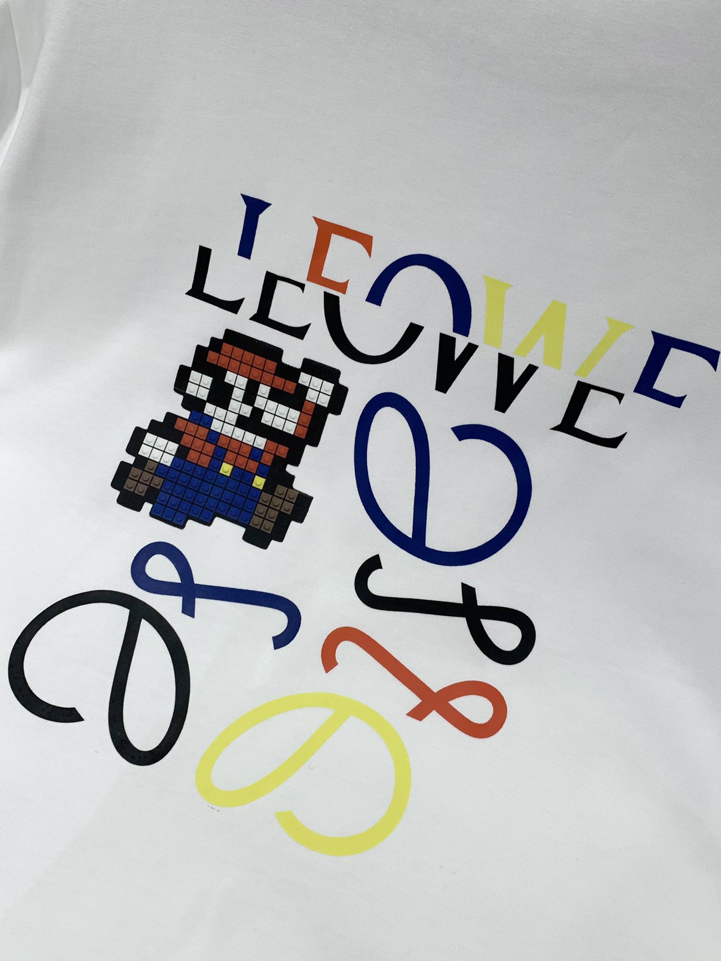 ，Loewe 罗意威，2025秋季最新款，专柜同步有售，原单狠货，时尚休闲圆领长袖T恤，上身很有特点！吸