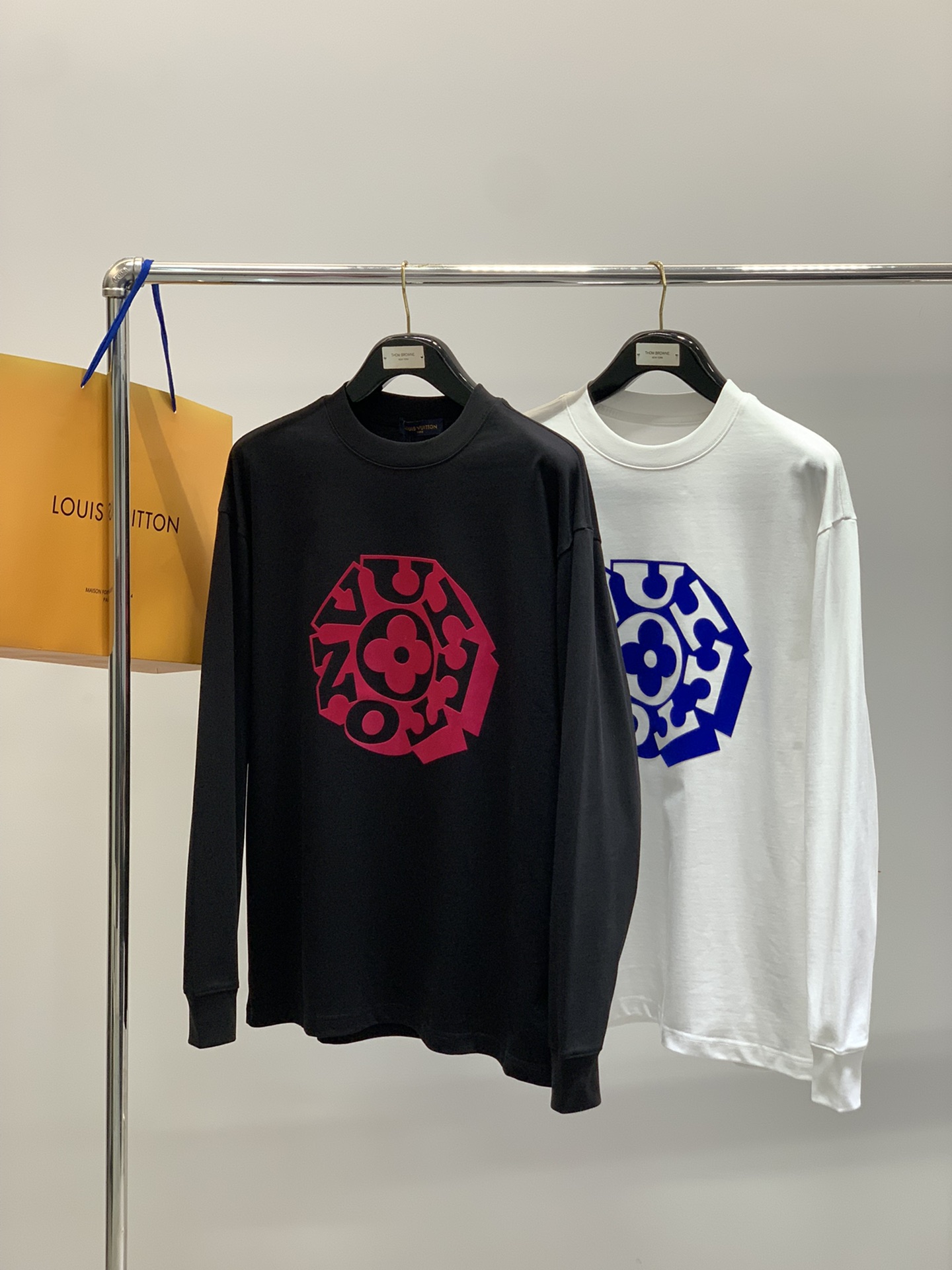 ，LouisVuitton 路易威登，2025秋季最新款，专柜同步有售，原单狠货，时尚休闲圆领长袖T恤，