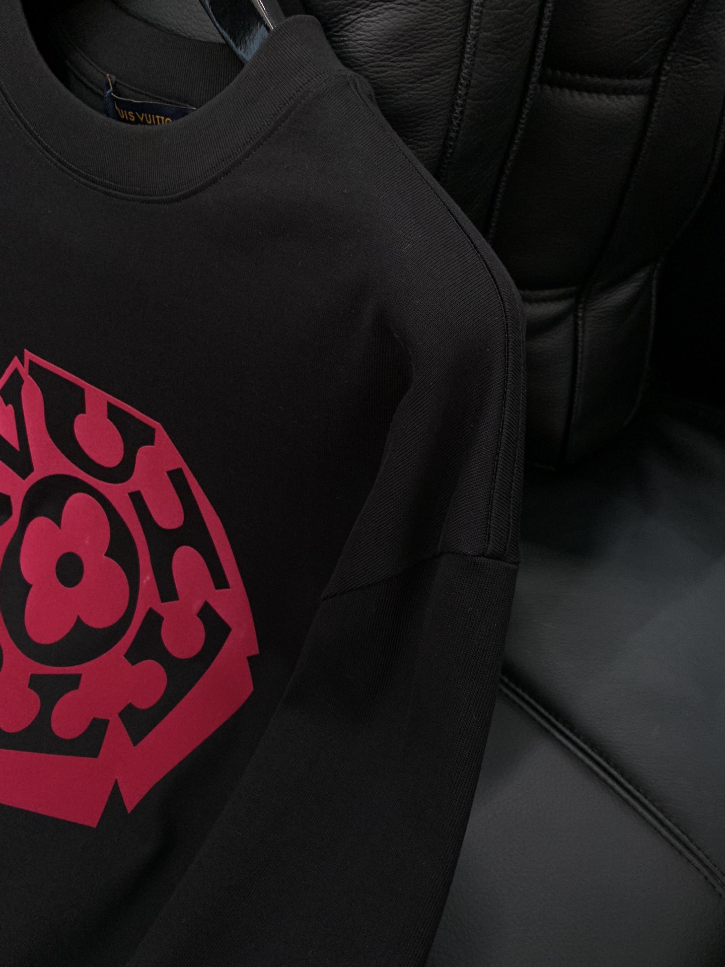 ，LouisVuitton 路易威登，2025秋季最新款，专柜同步有售，原单狠货，时尚休闲圆领长袖T恤，