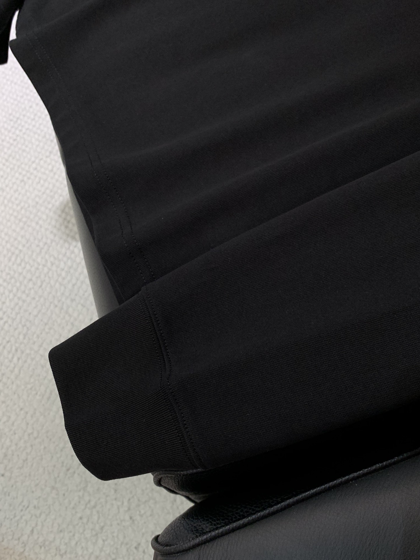 ，LouisVuitton 路易威登，2025秋季最新款，专柜同步有售，原单狠货，时尚休闲圆领长袖T恤，