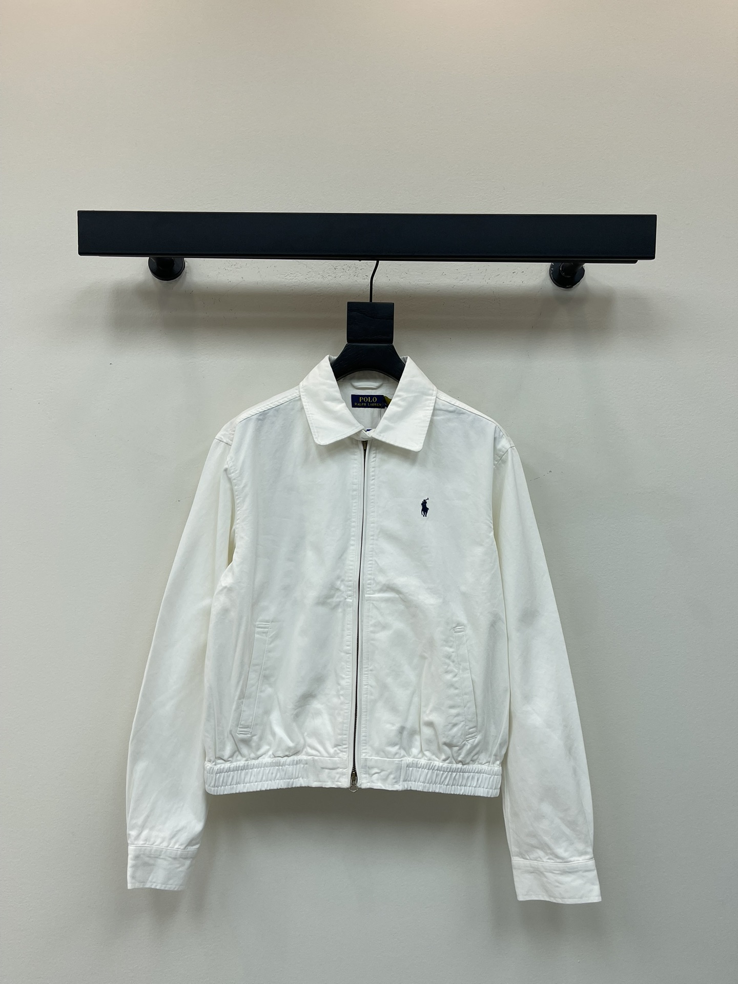 NO:481432,Ralph Laure* Lalph Polo25 early autumn new long-term style old cadre style jacket classic logo embroidery logo embellishment short zipper style upper body casual and handsome not picky retro girly denim cotton fabric crispy feeling S-XL, loro piana, jackets & coats, jackets & coats, alexander wang19860909Ralph Laure* 拉夫polo25早秋新款长期主义穿搭老干部风夹克外套经典logo刺绣徽标点缀 短款拉链版型 上身休闲帅气不挑人 复古少女感 牛仔棉面料 挺括感很好 S-XL,,loro piana,jackets & coats,jackets & coats,alexander wang,Women's clothing