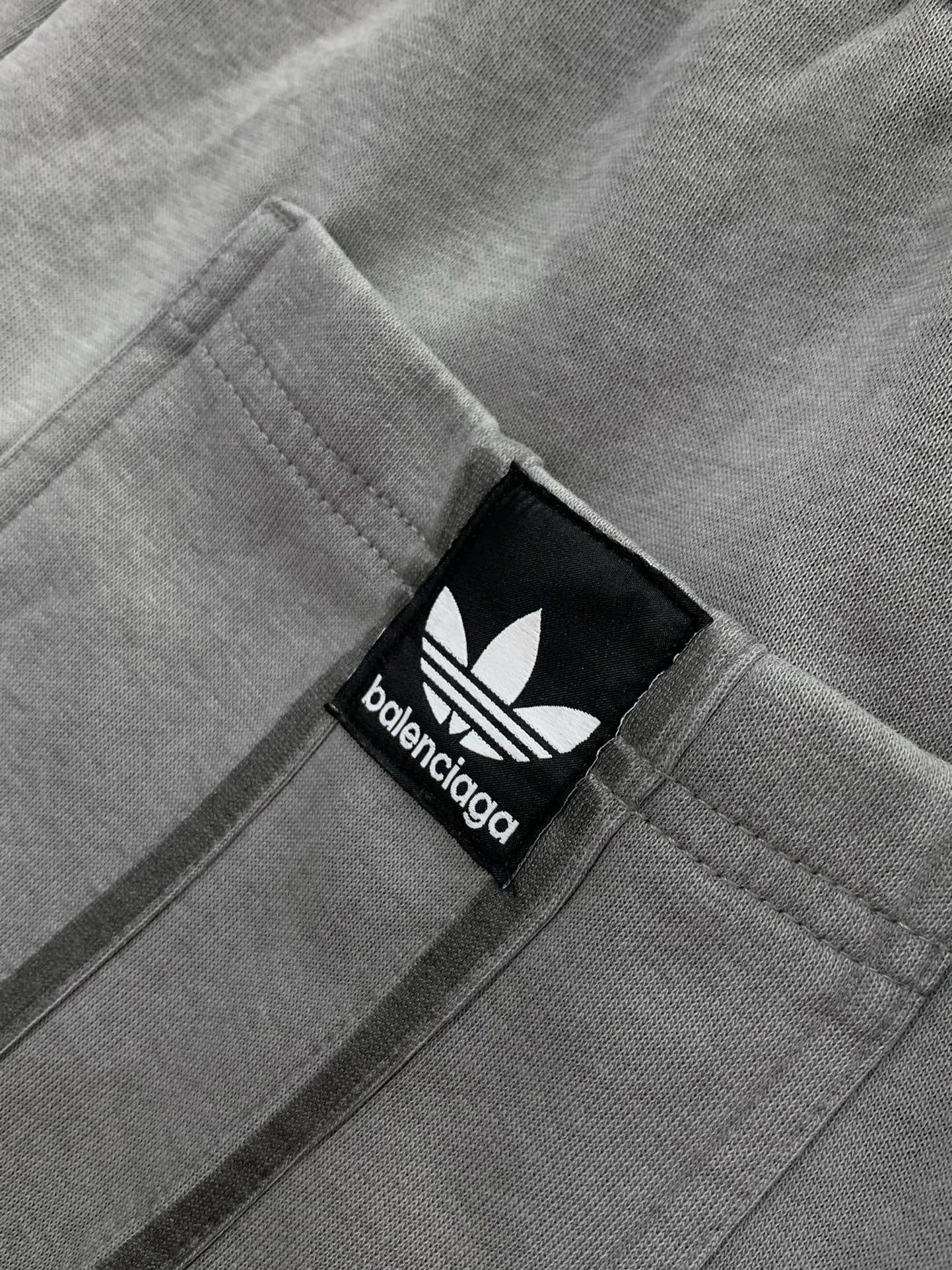 ，Balenciaga 巴黎世家，2025秋季最新品，专柜同步有售，原单狠货，时尚休闲裤，进口原版水洗弹