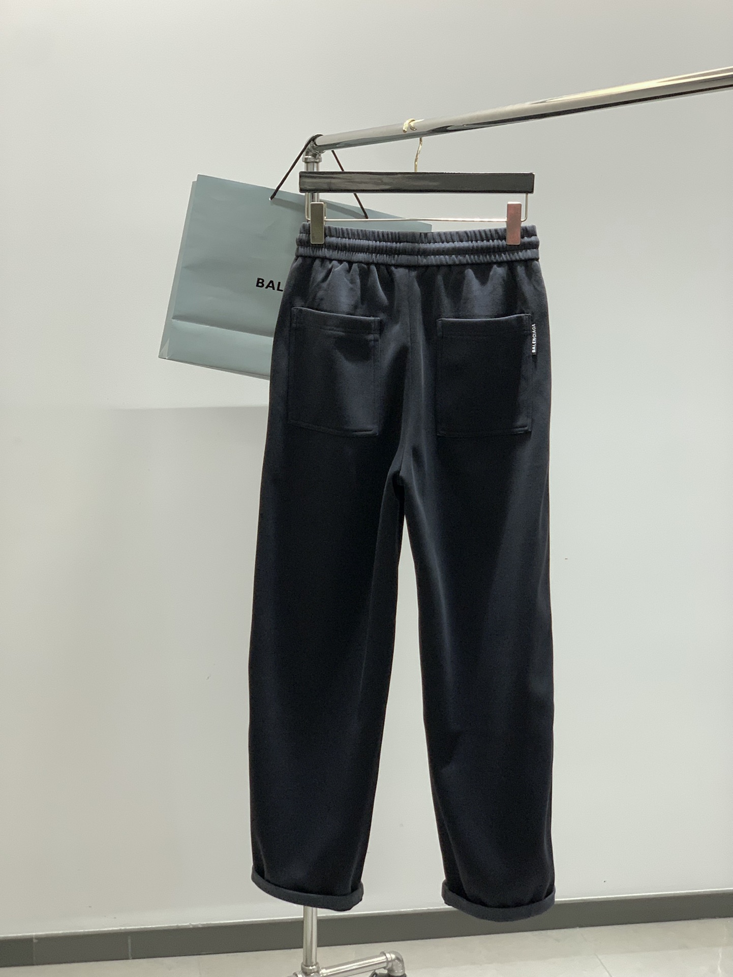 ，Balenciaga 巴黎世家，2025秋季最新品，专柜同步有售，原单狠货，时尚休闲裤，进口原版水洗弹