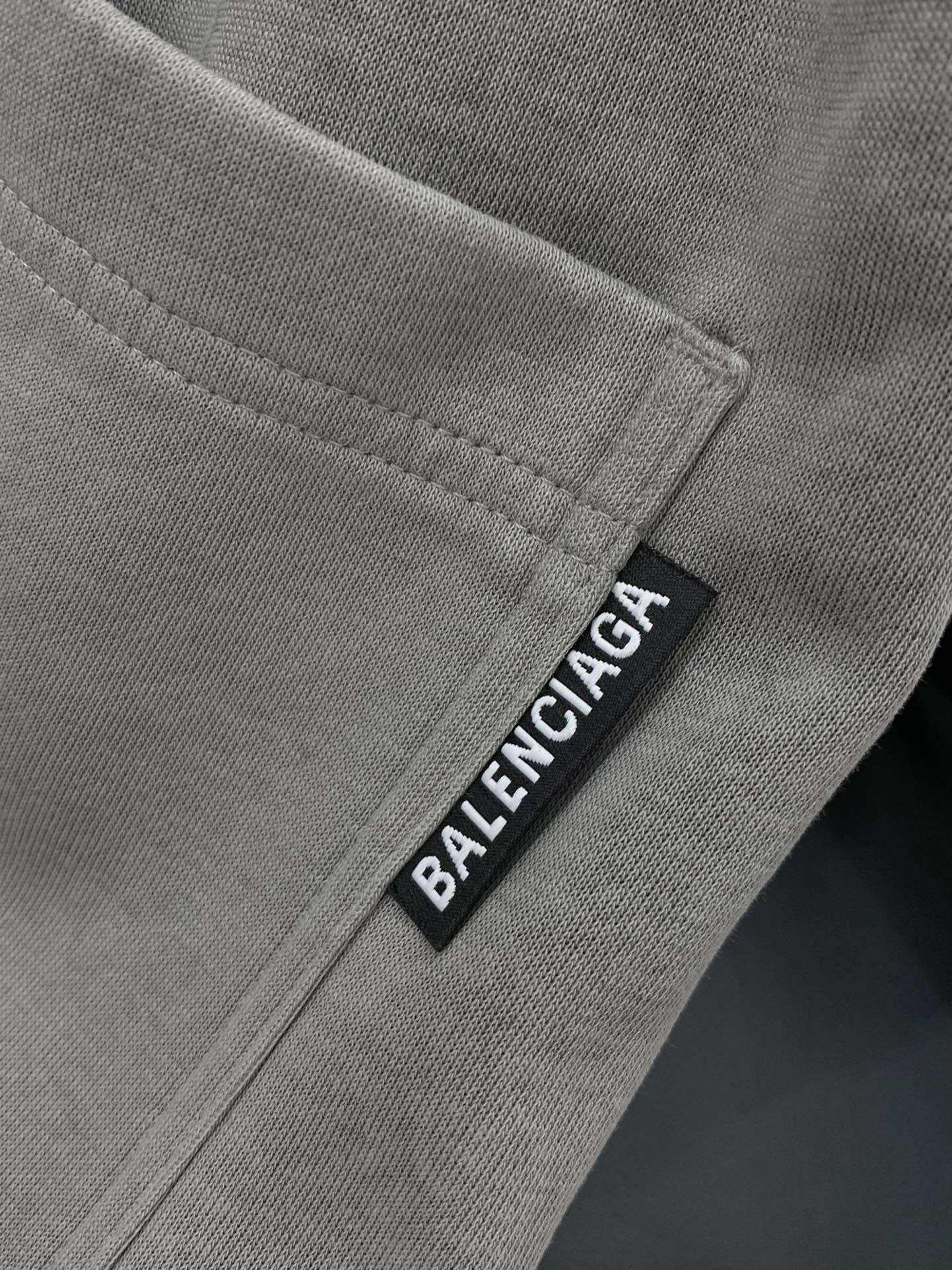 ，Balenciaga 巴黎世家，2025秋季最新品，专柜同步有售，原单狠货，时尚休闲裤，进口原版水洗弹