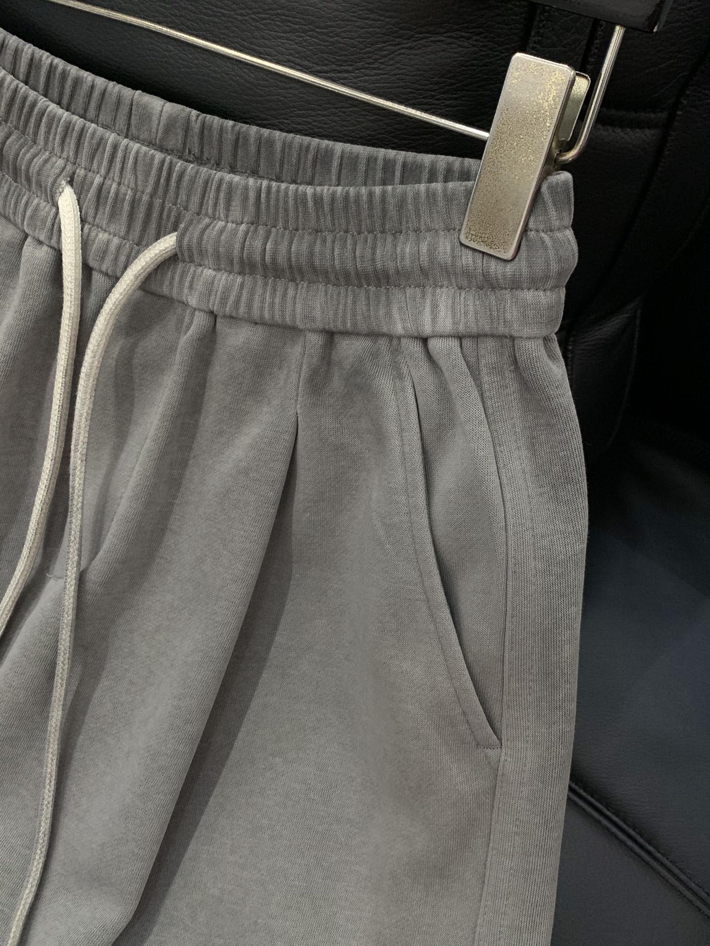 ，Balenciaga 巴黎世家，2025秋季最新品，专柜同步有售，原单狠货，时尚休闲裤，进口原版水洗弹