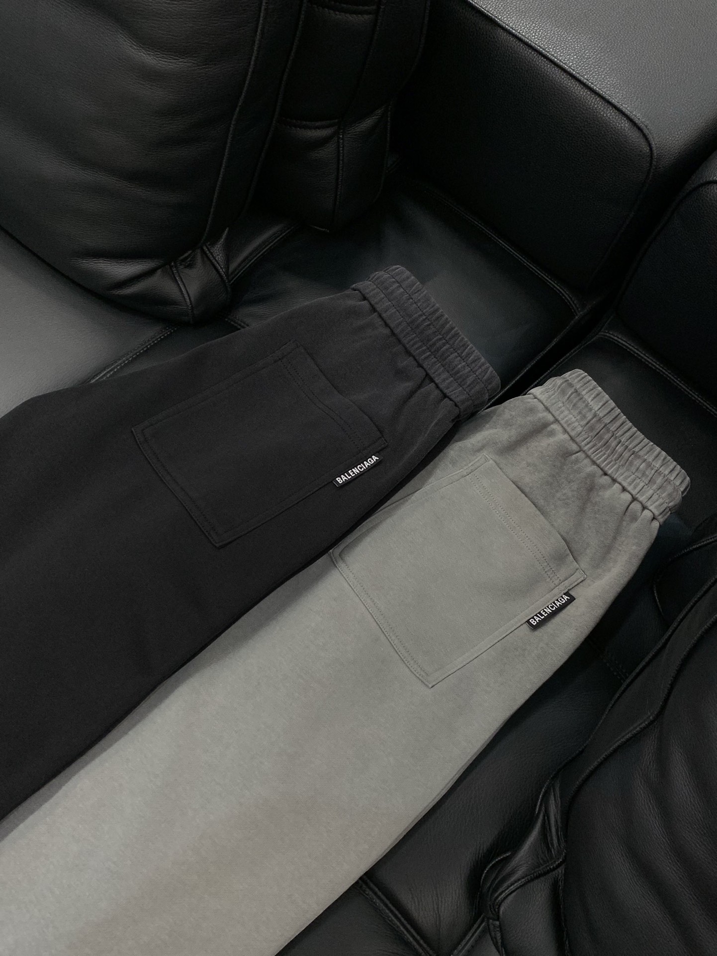 ，Balenciaga 巴黎世家，2025秋季最新品，专柜同步有售，原单狠货，时尚休闲裤，进口原版水洗弹