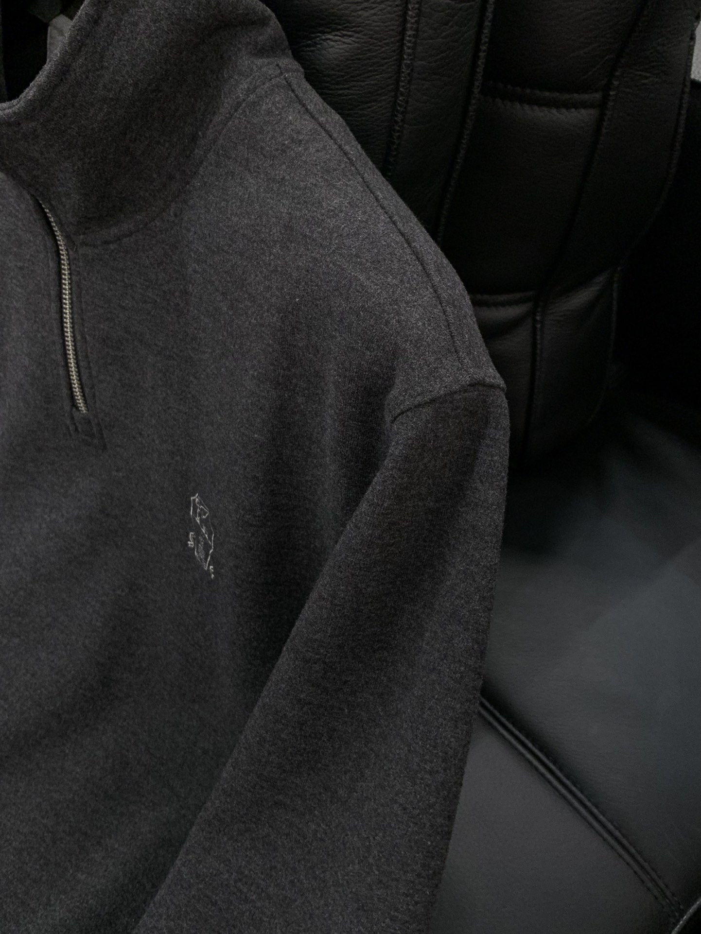 ，意大利神狮，时尚品牌，2025秋季新品，时尚休闲卫衣，专柜同步有售，原单狠货，采用进口原版面料，独特设