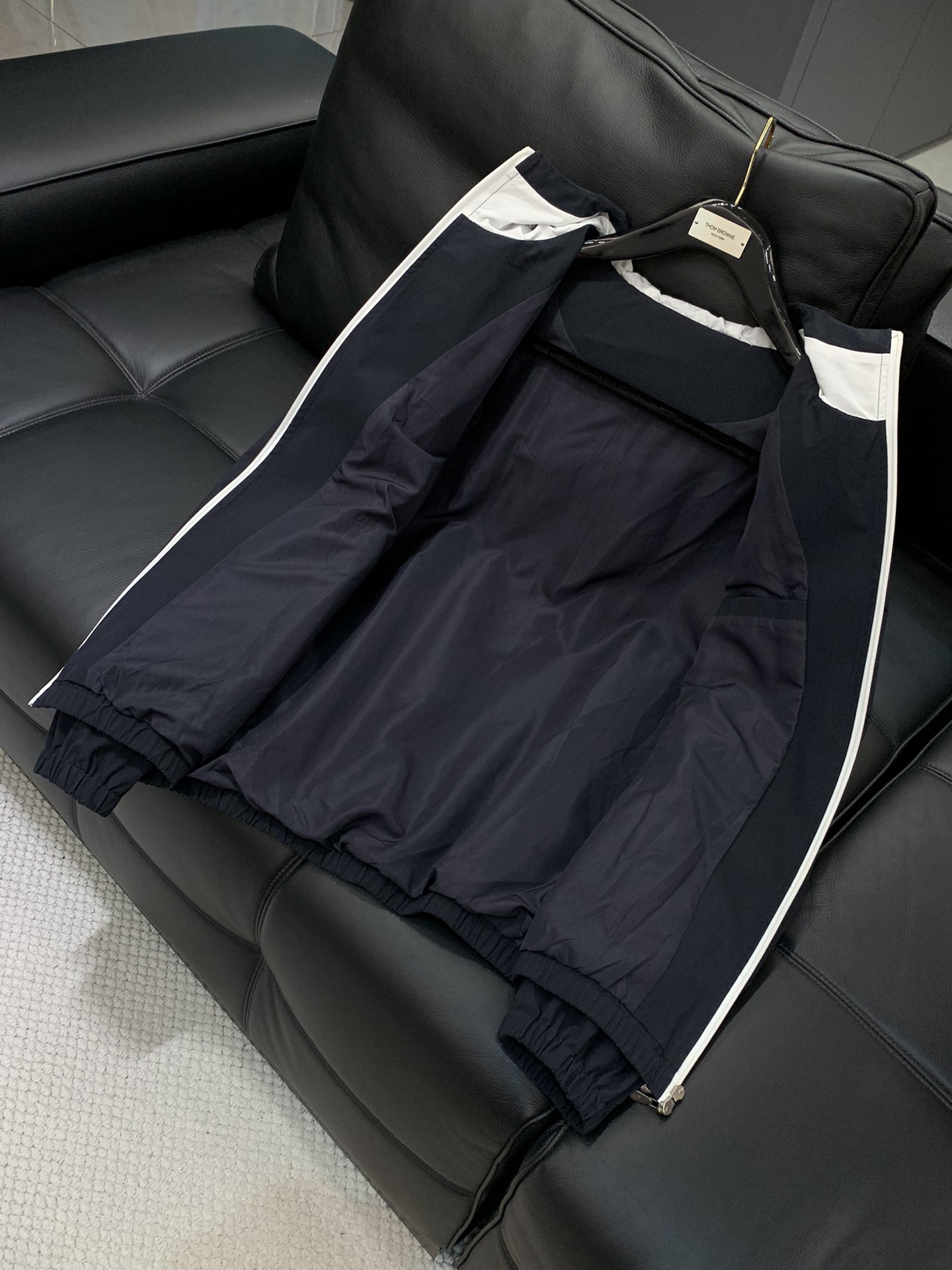 ，意大利神狮，时尚品牌，2025秋季新品，时尚休闲连帽外套，专柜同步有售，原单狠货，采用进口原版面料，独