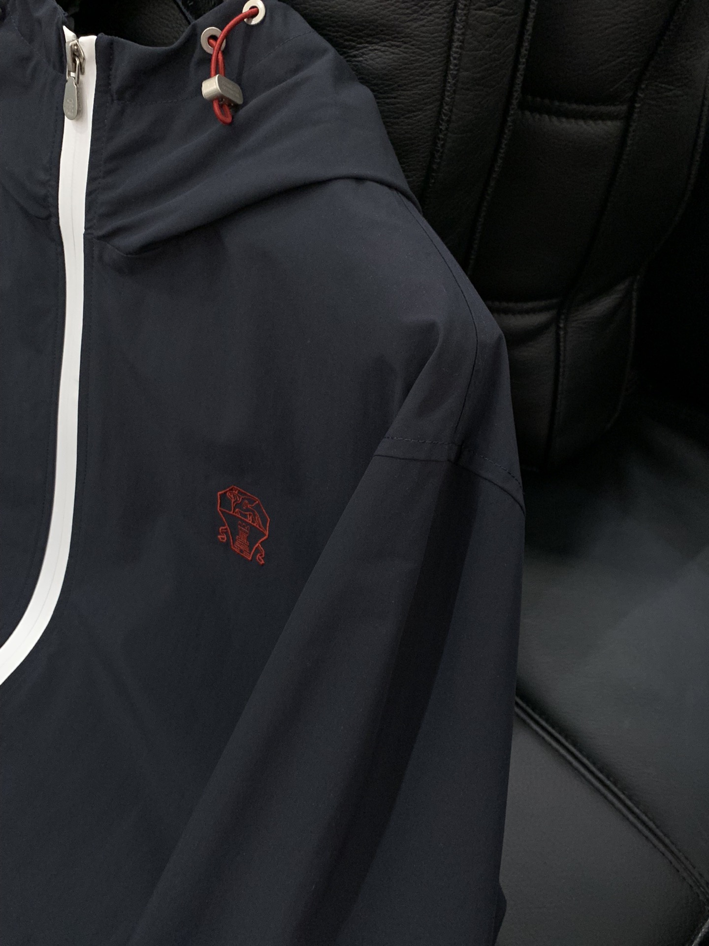 ，意大利神狮，时尚品牌，2025秋季新品，时尚休闲连帽外套，专柜同步有售，原单狠货，采用进口原版面料，独