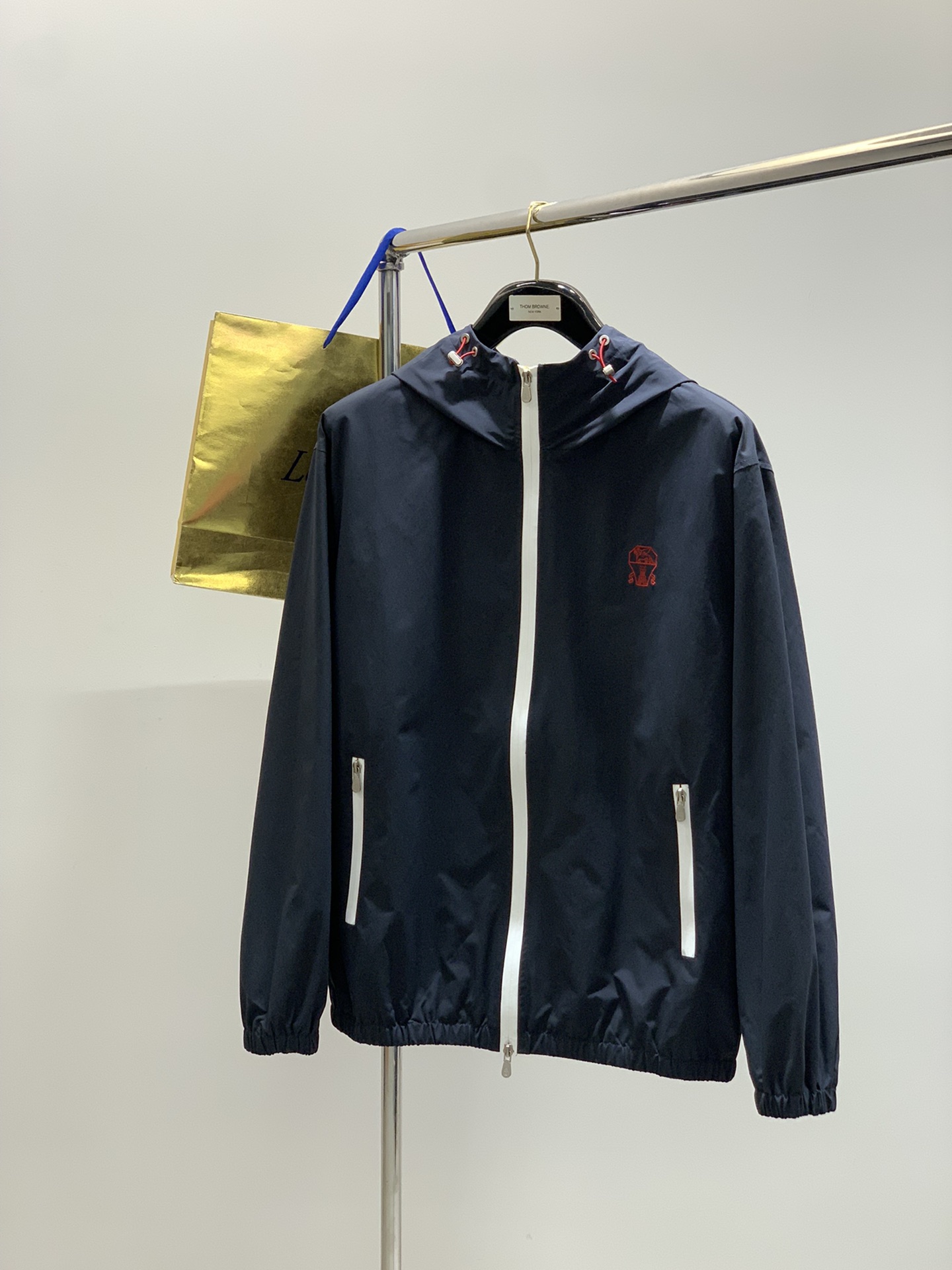 ，意大利神狮，时尚品牌，2025秋季新品，时尚休闲连帽外套，专柜同步有售，原单狠货，采用进口原版面料，独