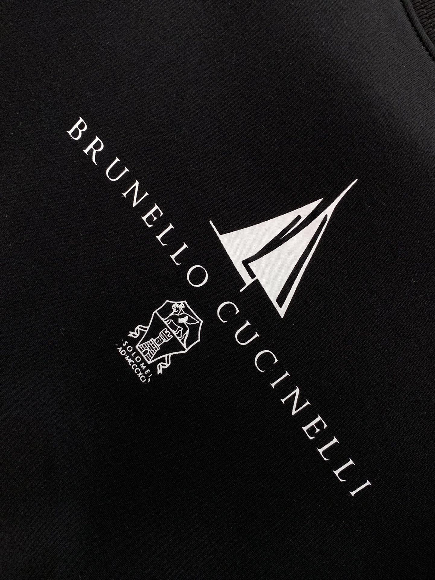 ，意大利神狮，时尚品牌，2025秋季新品，时尚休闲圆领长袖T恤，专柜同步有售，原单狠货，采用进口原版面料