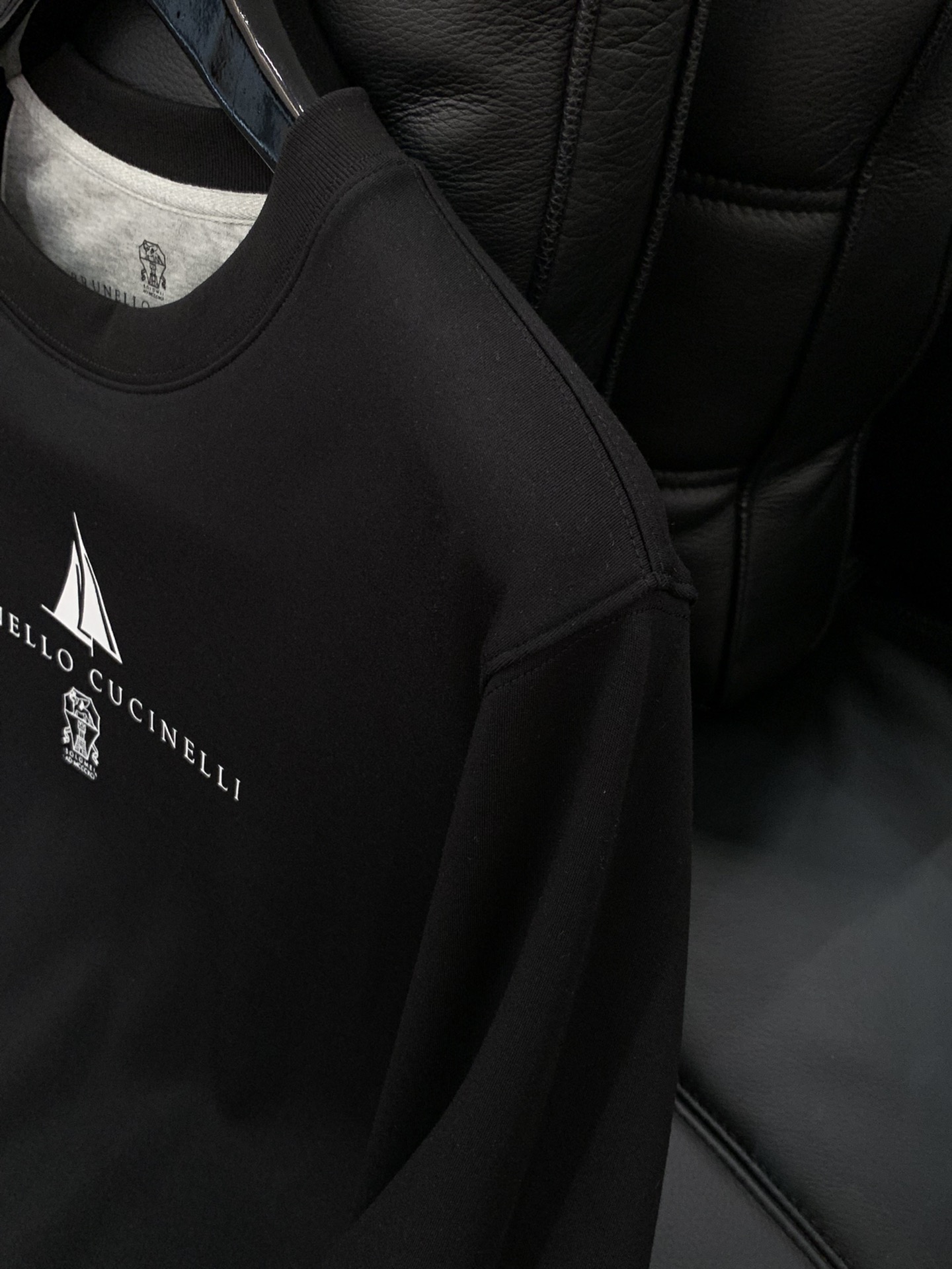 ，意大利神狮，时尚品牌，2025秋季新品，时尚休闲圆领长袖T恤，专柜同步有售，原单狠货，采用进口原版面料