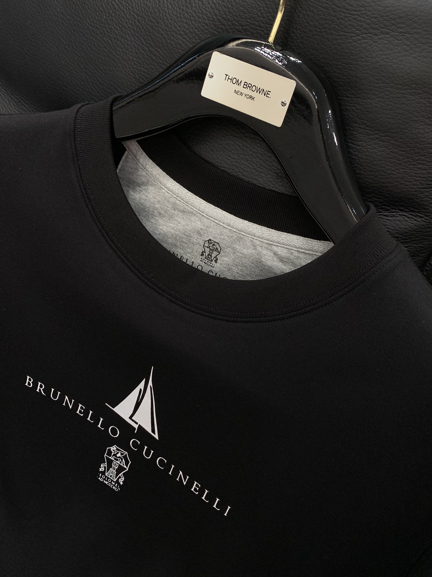 ，意大利神狮，时尚品牌，2025秋季新品，时尚休闲圆领长袖T恤，专柜同步有售，原单狠货，采用进口原版面料