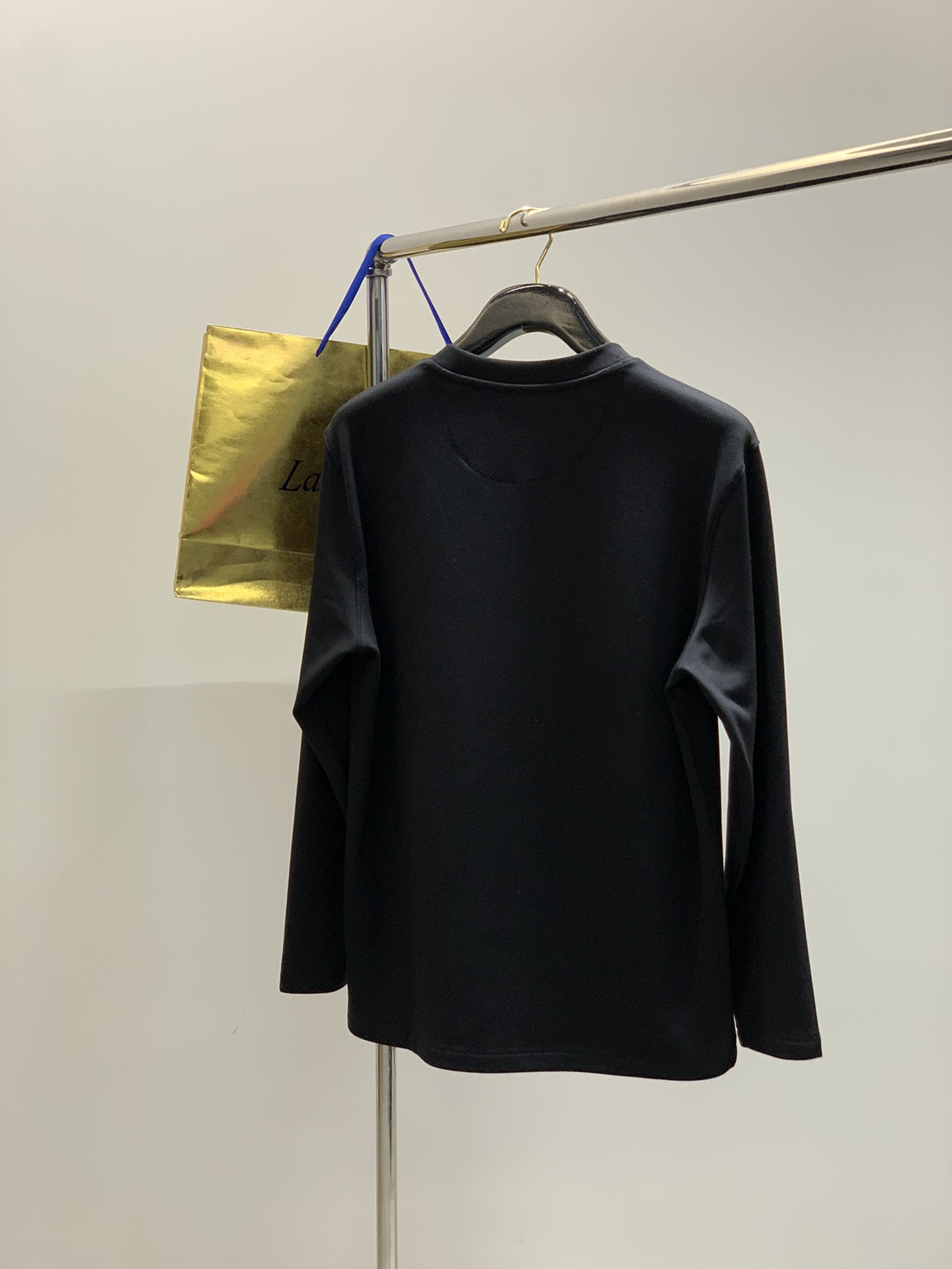 ，意大利神狮，时尚品牌，2025秋季新品，时尚休闲圆领长袖T恤，专柜同步有售，原单狠货，采用进口原版面料