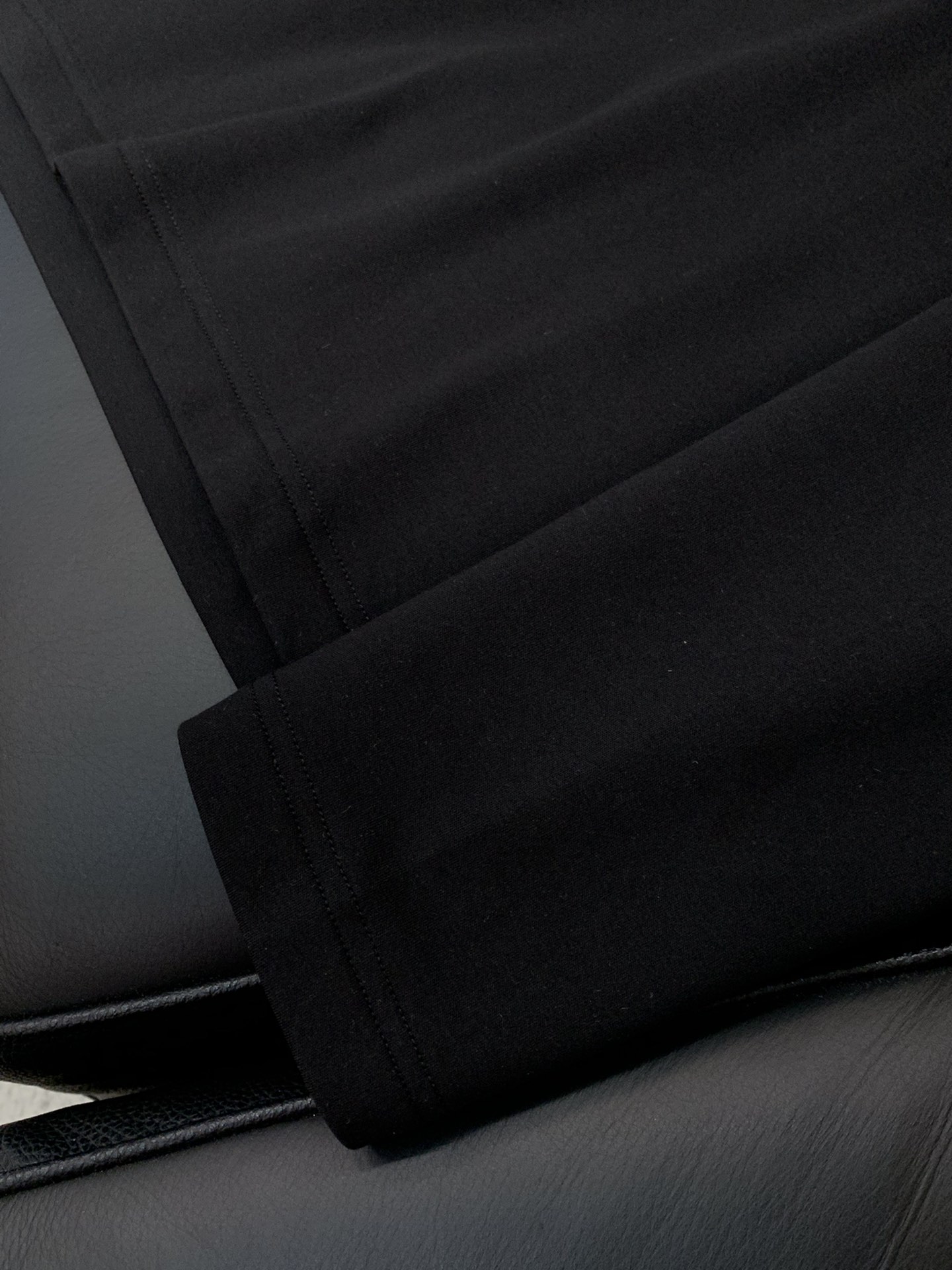 ，意大利神狮，时尚品牌，2025秋季新品，时尚休闲圆领长袖T恤，专柜同步有售，原单狠货，采用进口原版面料