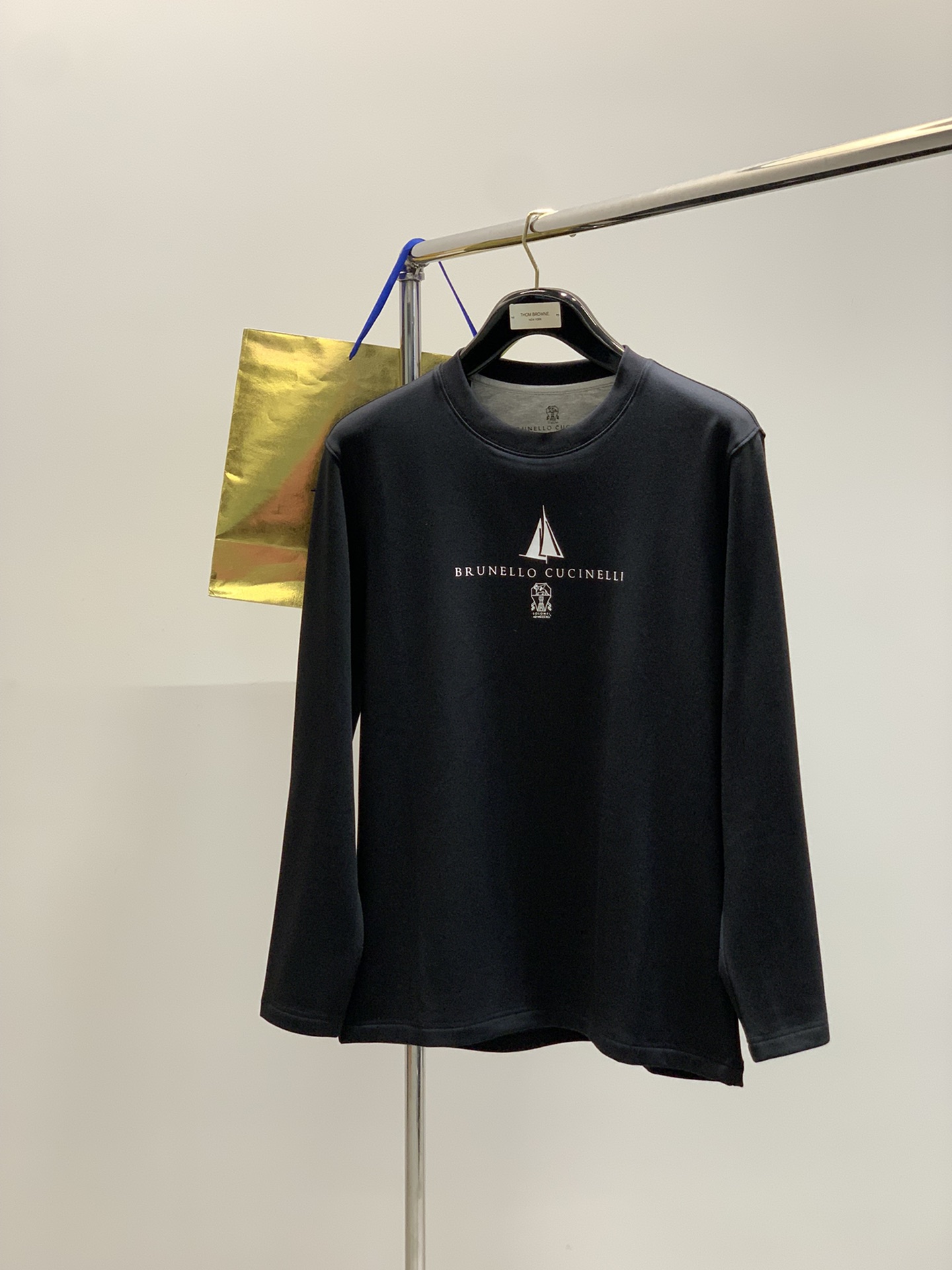 ，意大利神狮，时尚品牌，2025秋季新品，时尚休闲圆领长袖T恤，专柜同步有售，原单狠货，采用进口原版面料