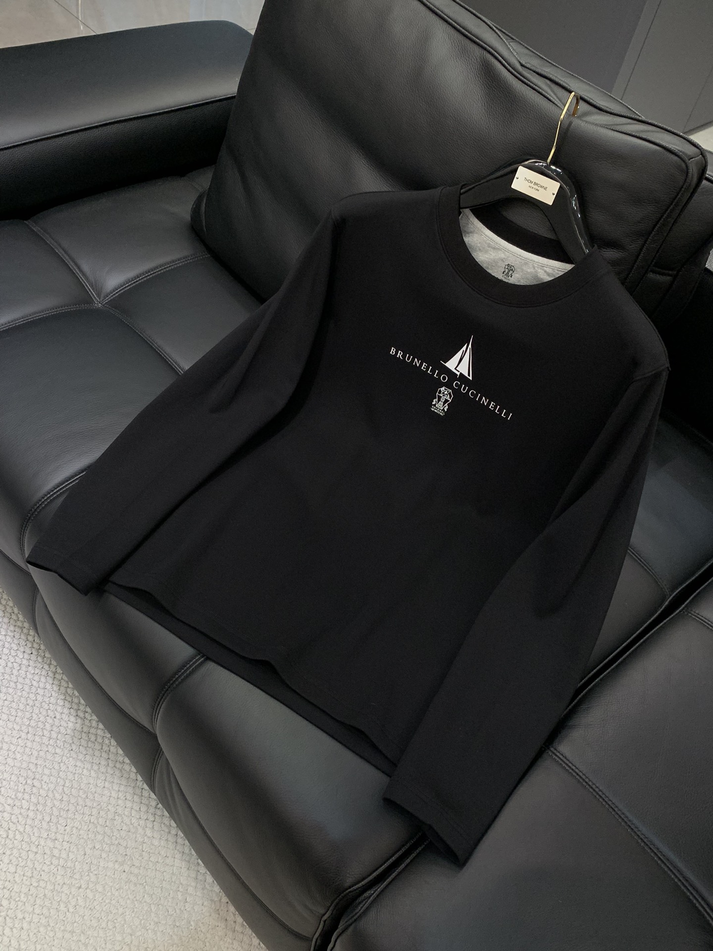 ，意大利神狮，时尚品牌，2025秋季新品，时尚休闲圆领长袖T恤，专柜同步有售，原单狠货，采用进口原版面料