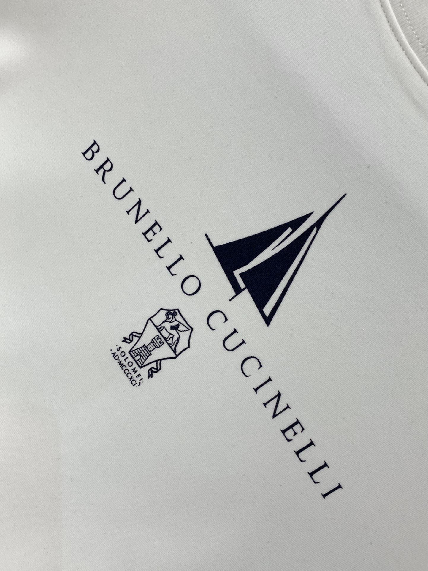 ，意大利神狮，时尚品牌，2025秋季新品，时尚休闲圆领长袖T恤，专柜同步有售，原单狠货，采用进口原版面料