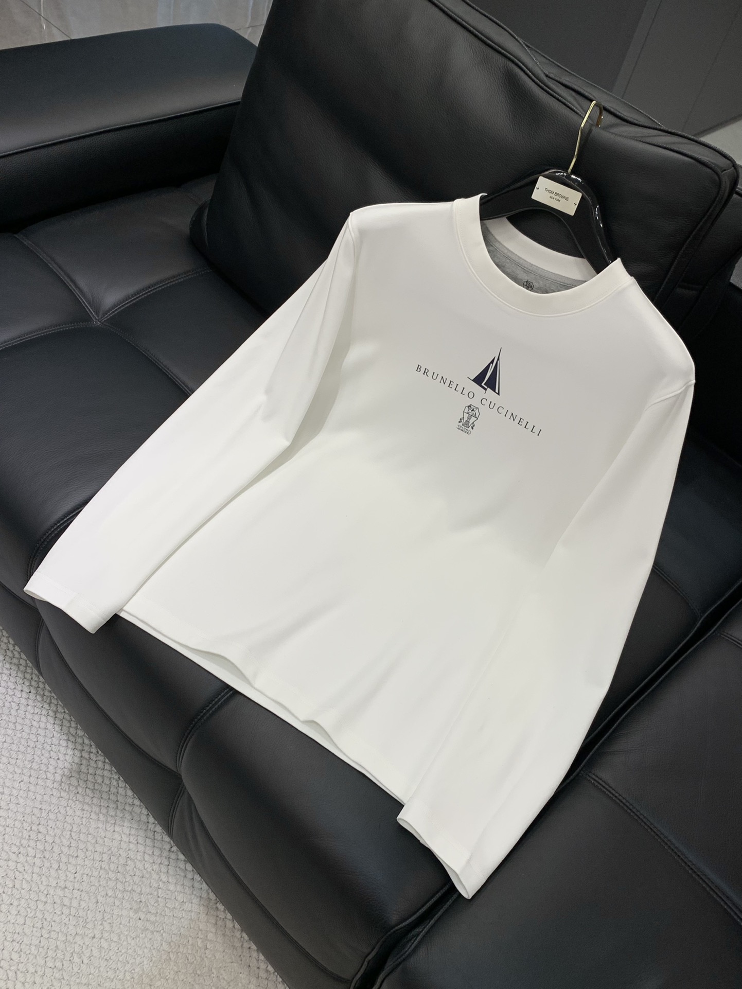 ，意大利神狮，时尚品牌，2025秋季新品，时尚休闲圆领长袖T恤，专柜同步有售，原单狠货，采用进口原版面料