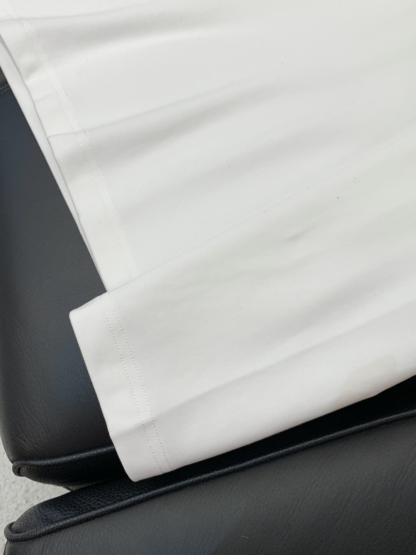 ，意大利神狮，时尚品牌，2025秋季新品，时尚休闲圆领长袖T恤，专柜同步有售，原单狠货，采用进口原版面料