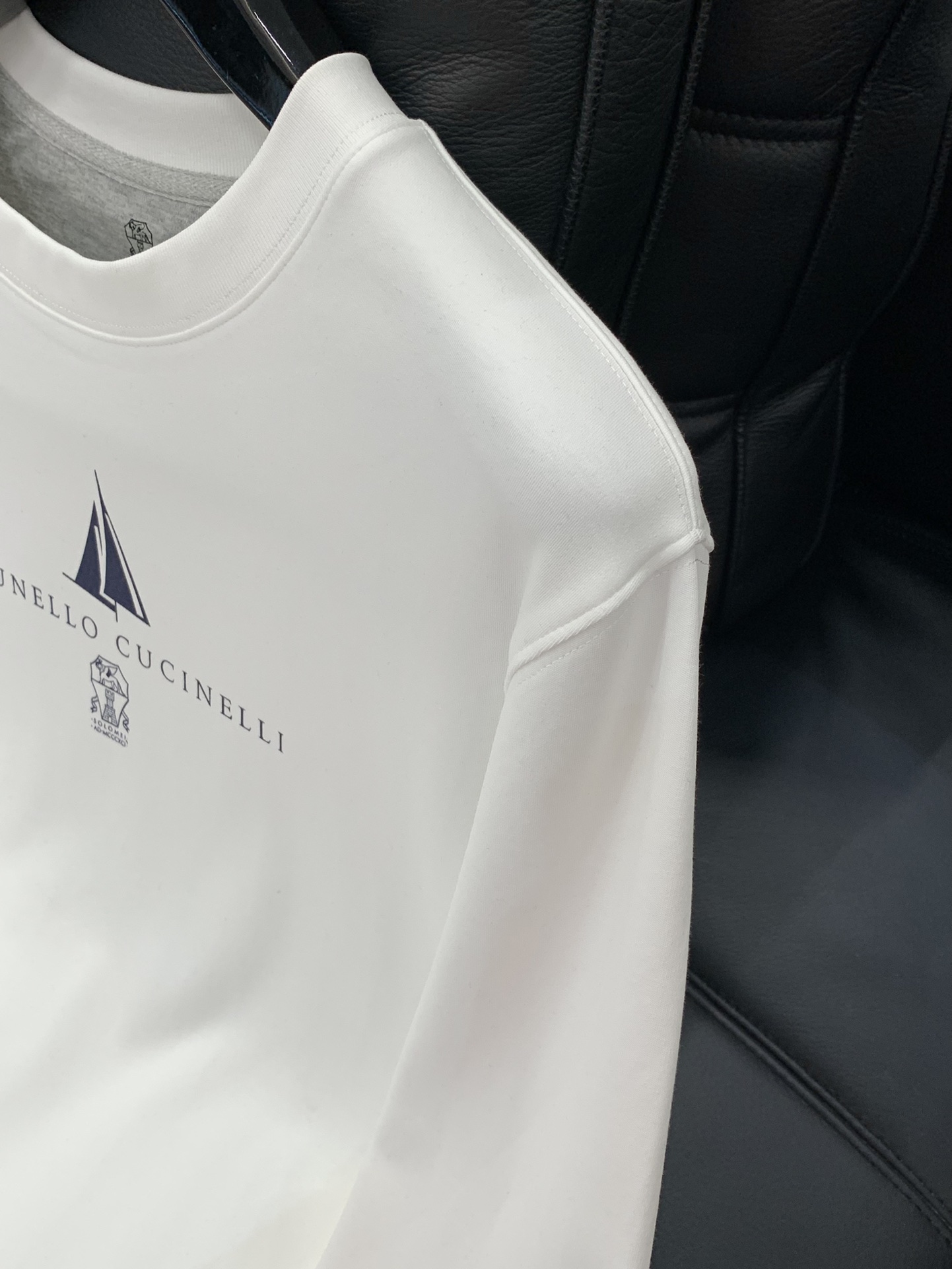 ，意大利神狮，时尚品牌，2025秋季新品，时尚休闲圆领长袖T恤，专柜同步有售，原单狠货，采用进口原版面料