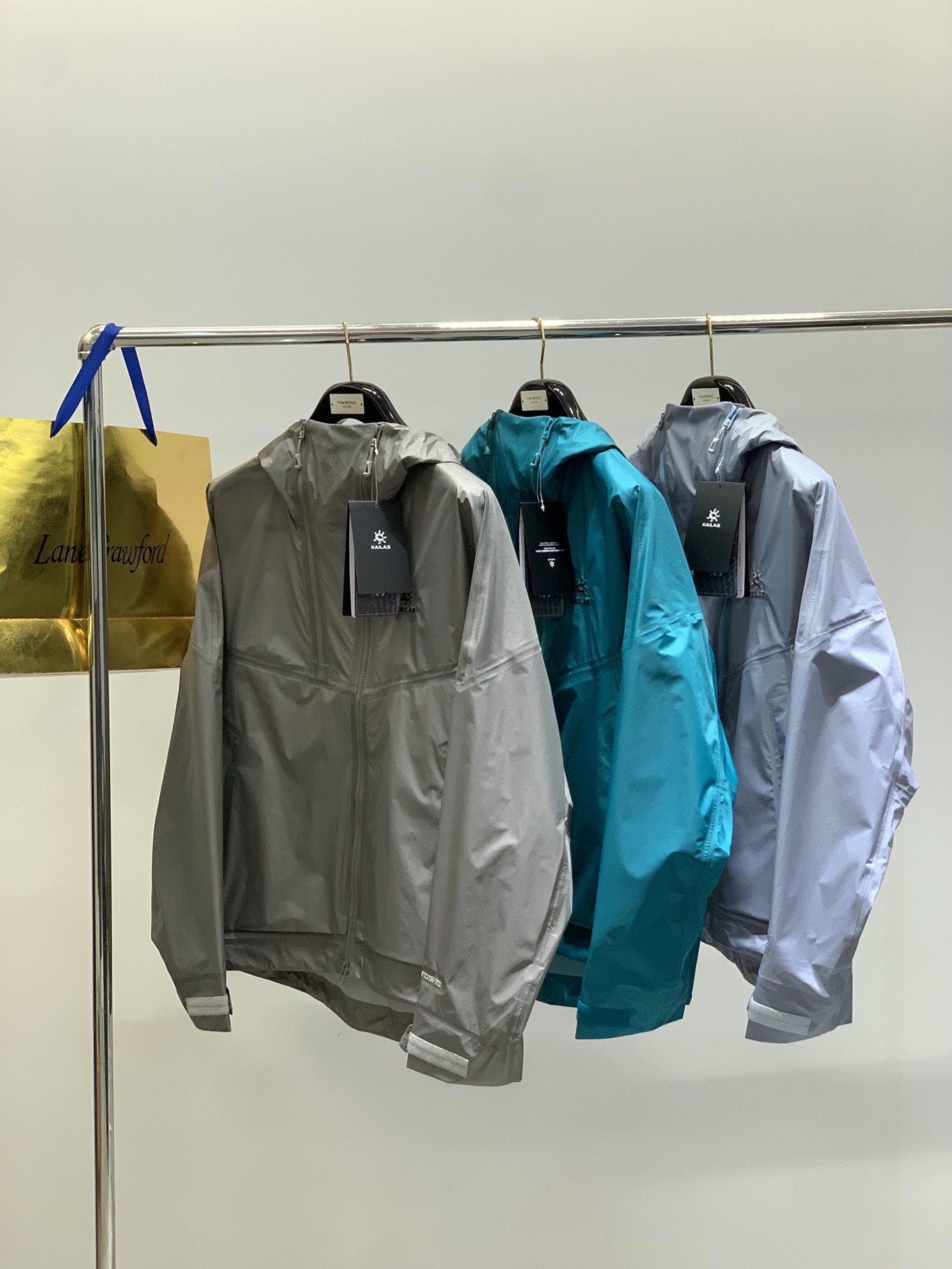 ，KAILAS 凯乐石，2025秋季季新款，时尚休闲连帽外套，专柜同步有售，原单狠货，顶级刺绣🪡工艺字母