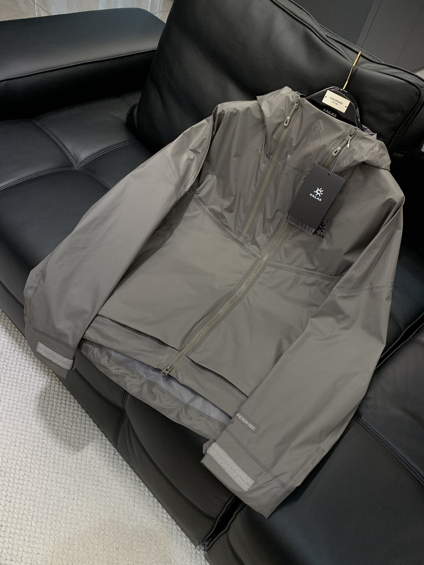 ，KAILAS 凯乐石，2025秋季季新款，时尚休闲连帽外套，专柜同步有售，原单狠货，顶级刺绣🪡工艺字母