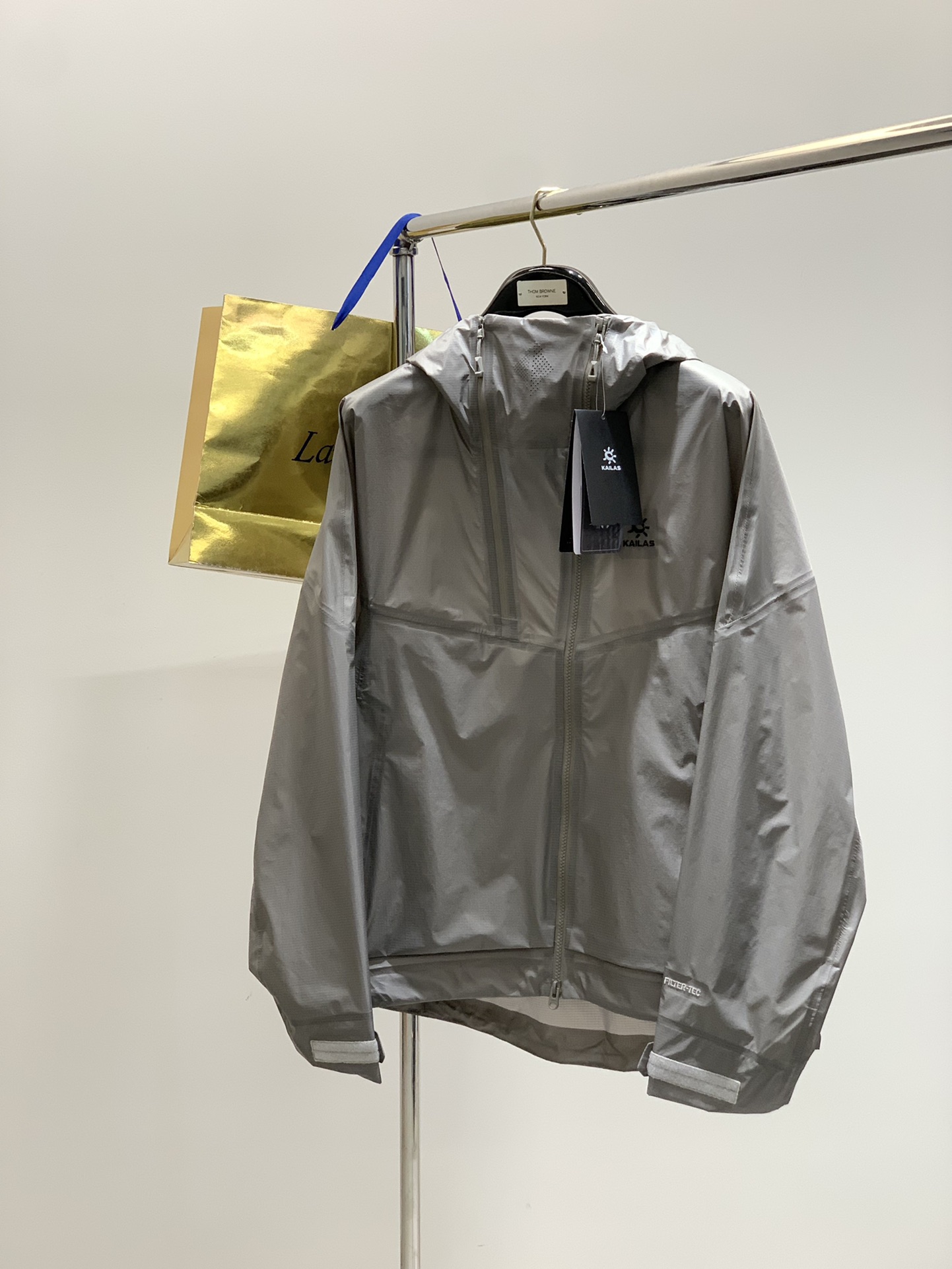 ，KAILAS 凯乐石，2025秋季季新款，时尚休闲连帽外套，专柜同步有售，原单狠货，顶级刺绣🪡工艺字母