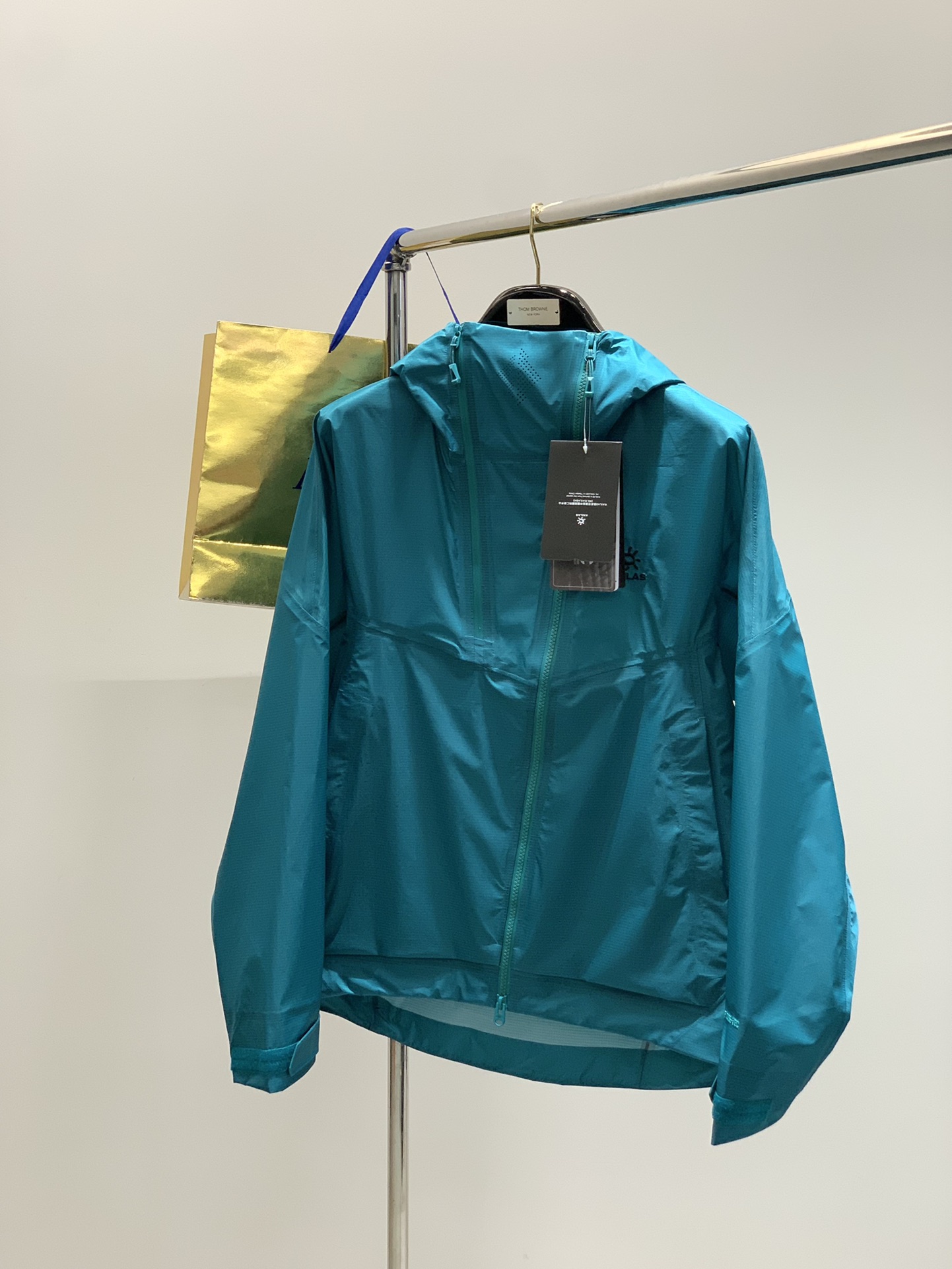 ，KAILAS 凯乐石，2025秋季季新款，时尚休闲连帽外套，专柜同步有售，原单狠货，顶级刺绣🪡工艺字母