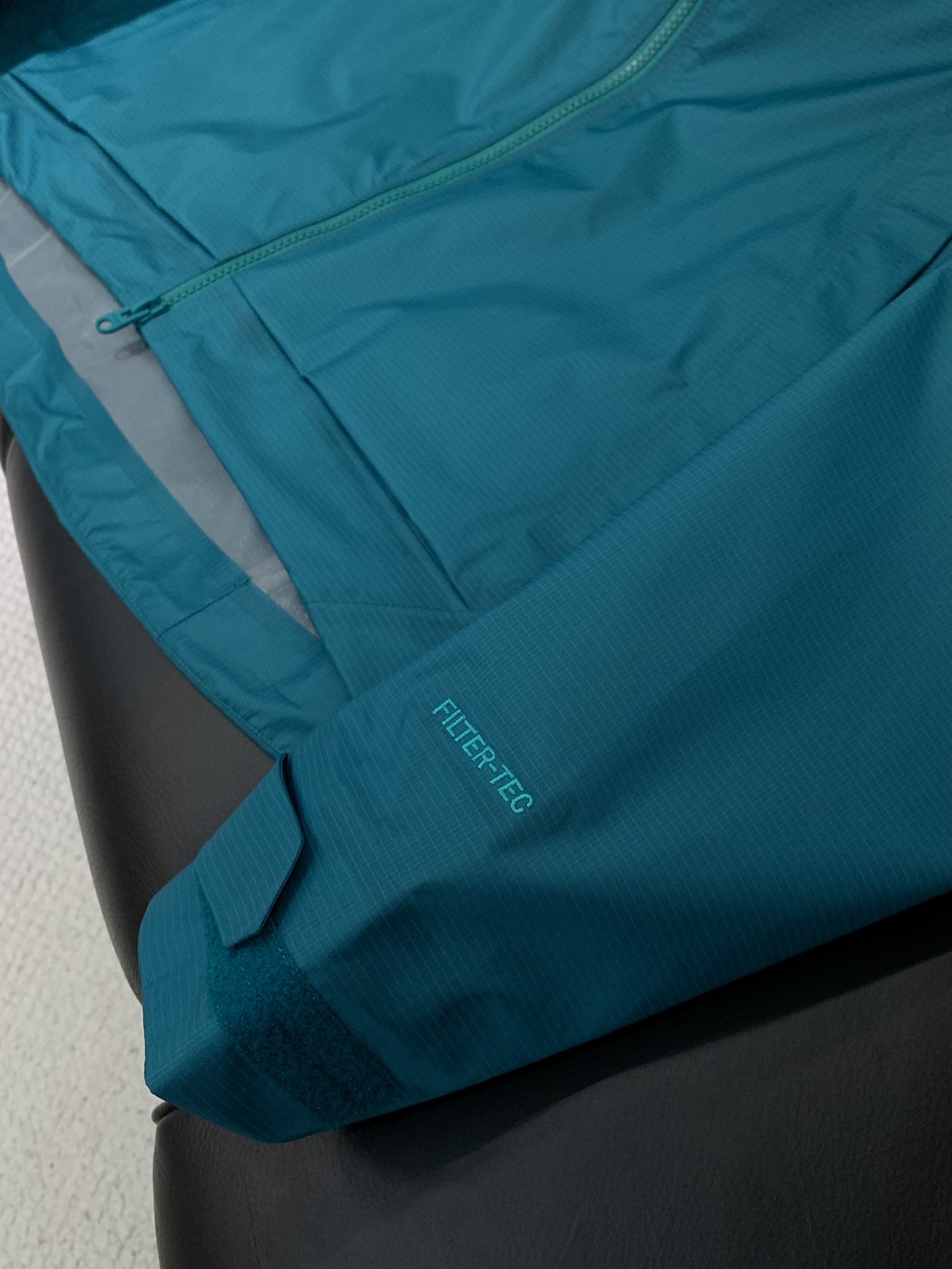 ，KAILAS 凯乐石，2025秋季季新款，时尚休闲连帽外套，专柜同步有售，原单狠货，顶级刺绣🪡工艺字母