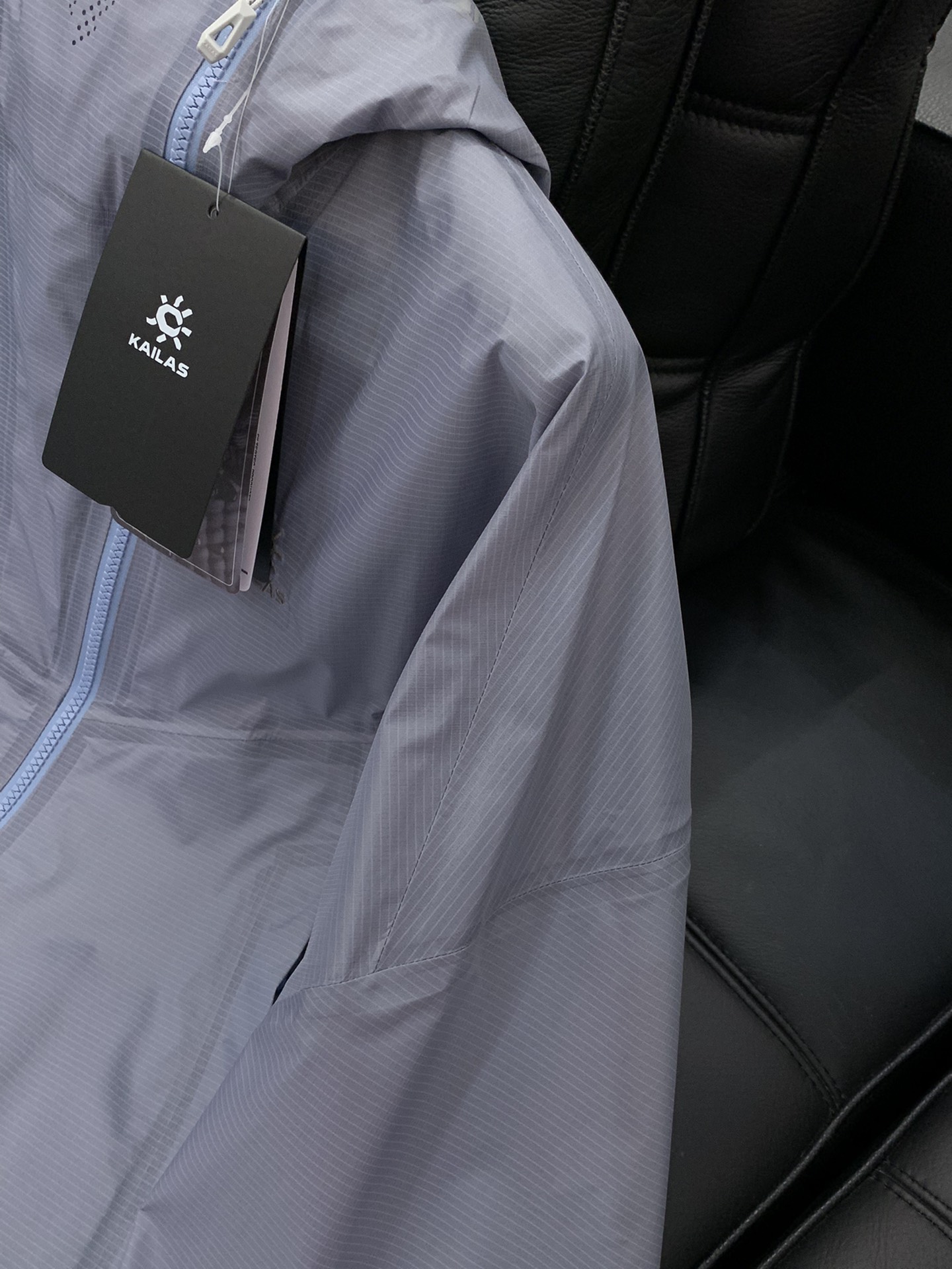 ，KAILAS 凯乐石，2025秋季季新款，时尚休闲连帽外套，专柜同步有售，原单狠货，顶级刺绣🪡工艺字母