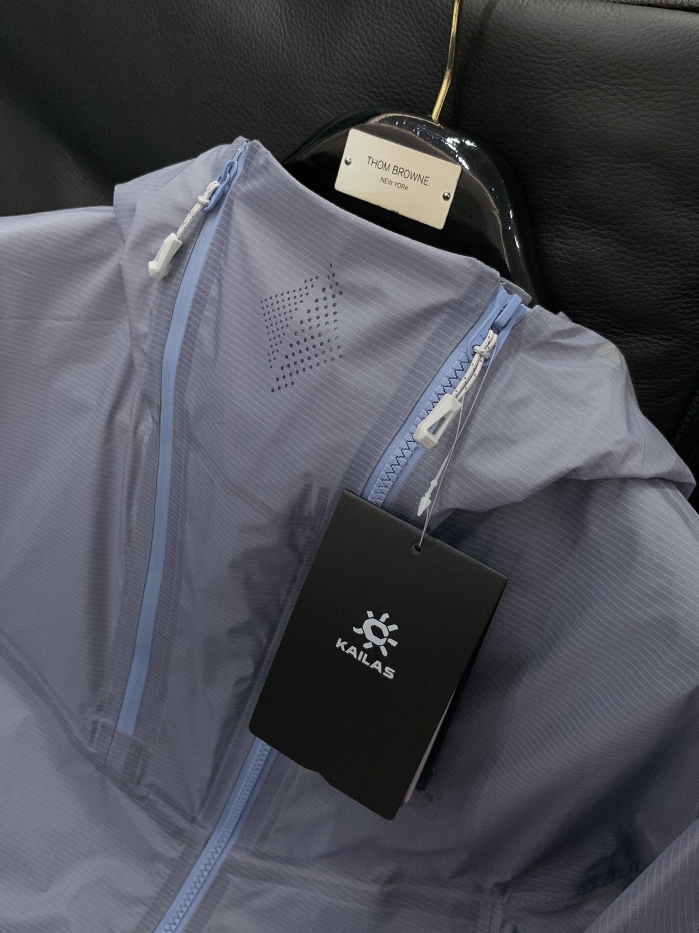 ，KAILAS 凯乐石，2025秋季季新款，时尚休闲连帽外套，专柜同步有售，原单狠货，顶级刺绣🪡工艺字母