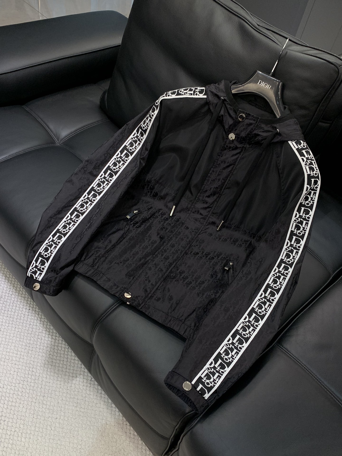 ，Dior 迪奥， 2025秋季新品，专柜同步有售，简约时尚休闲连帽外套，原版进口面料，舒适透气，顶级印