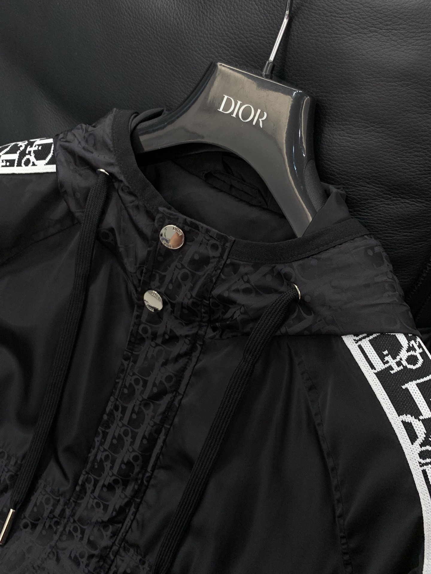 ，Dior 迪奥， 2025秋季新品，专柜同步有售，简约时尚休闲连帽外套，原版进口面料，舒适透气，顶级印