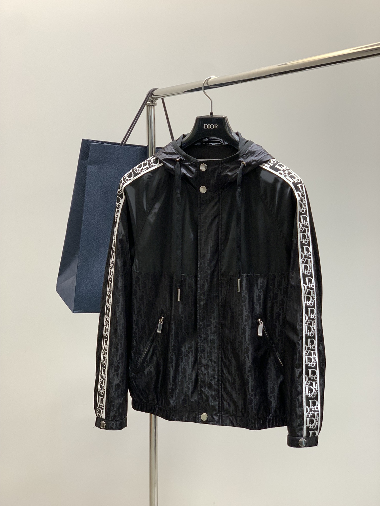 ，Dior 迪奥， 2025秋季新品，专柜同步有售，简约时尚休闲连帽外套，原版进口面料，舒适透气，顶级印