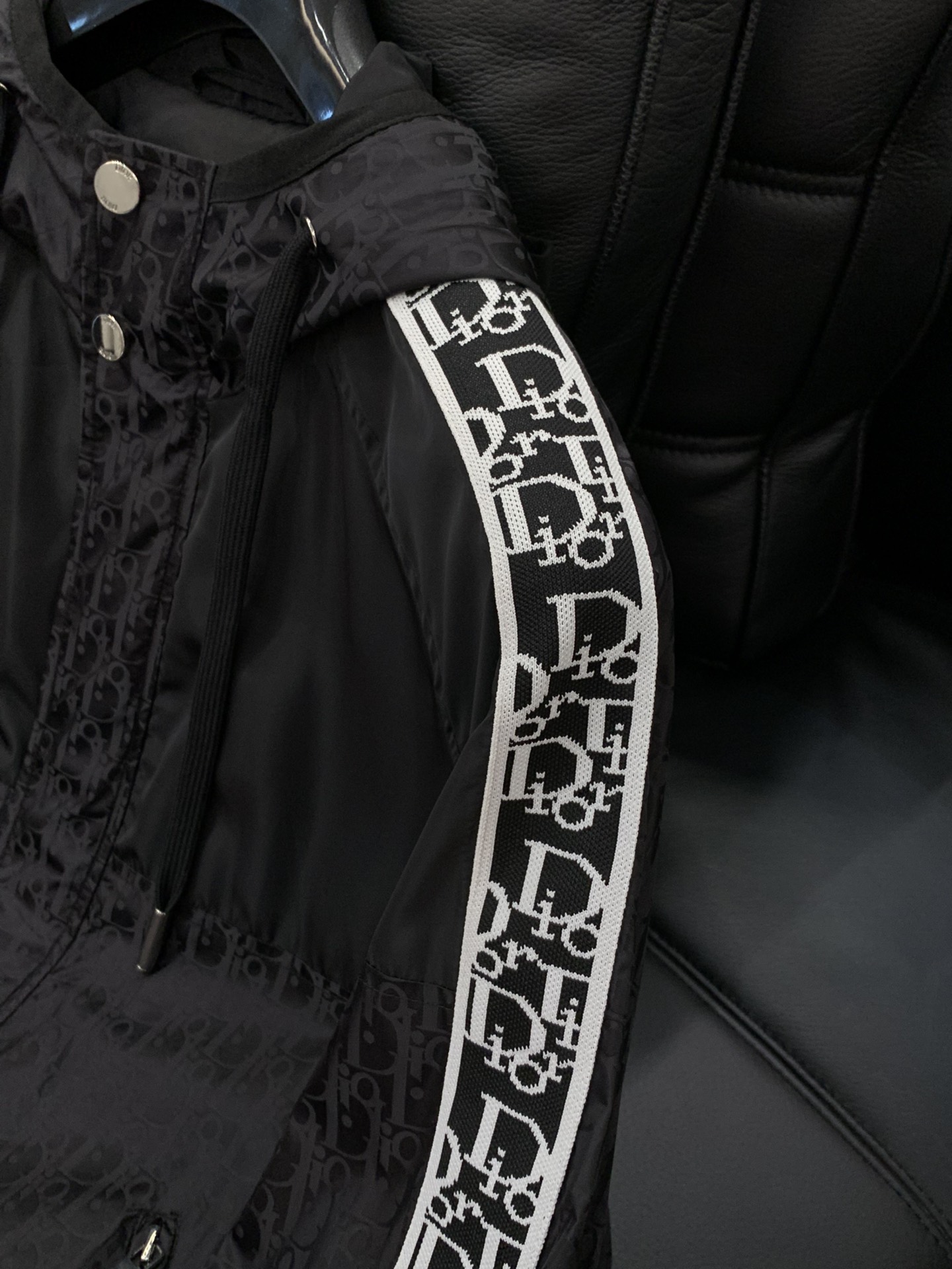 ，Dior 迪奥， 2025秋季新品，专柜同步有售，简约时尚休闲连帽外套，原版进口面料，舒适透气，顶级印