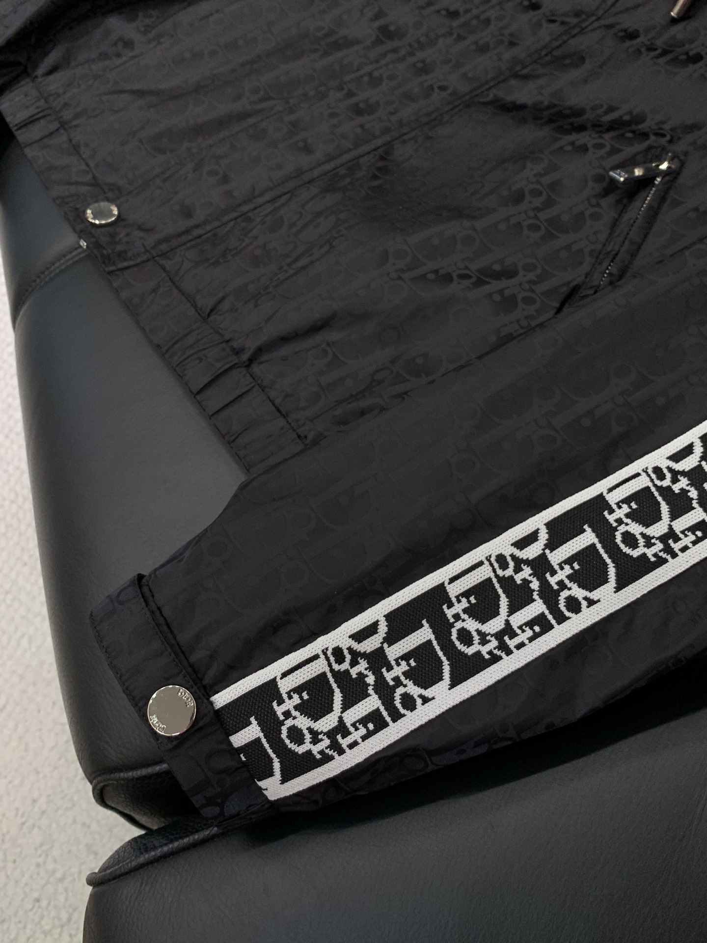 ，Dior 迪奥， 2025秋季新品，专柜同步有售，简约时尚休闲连帽外套，原版进口面料，舒适透气，顶级印